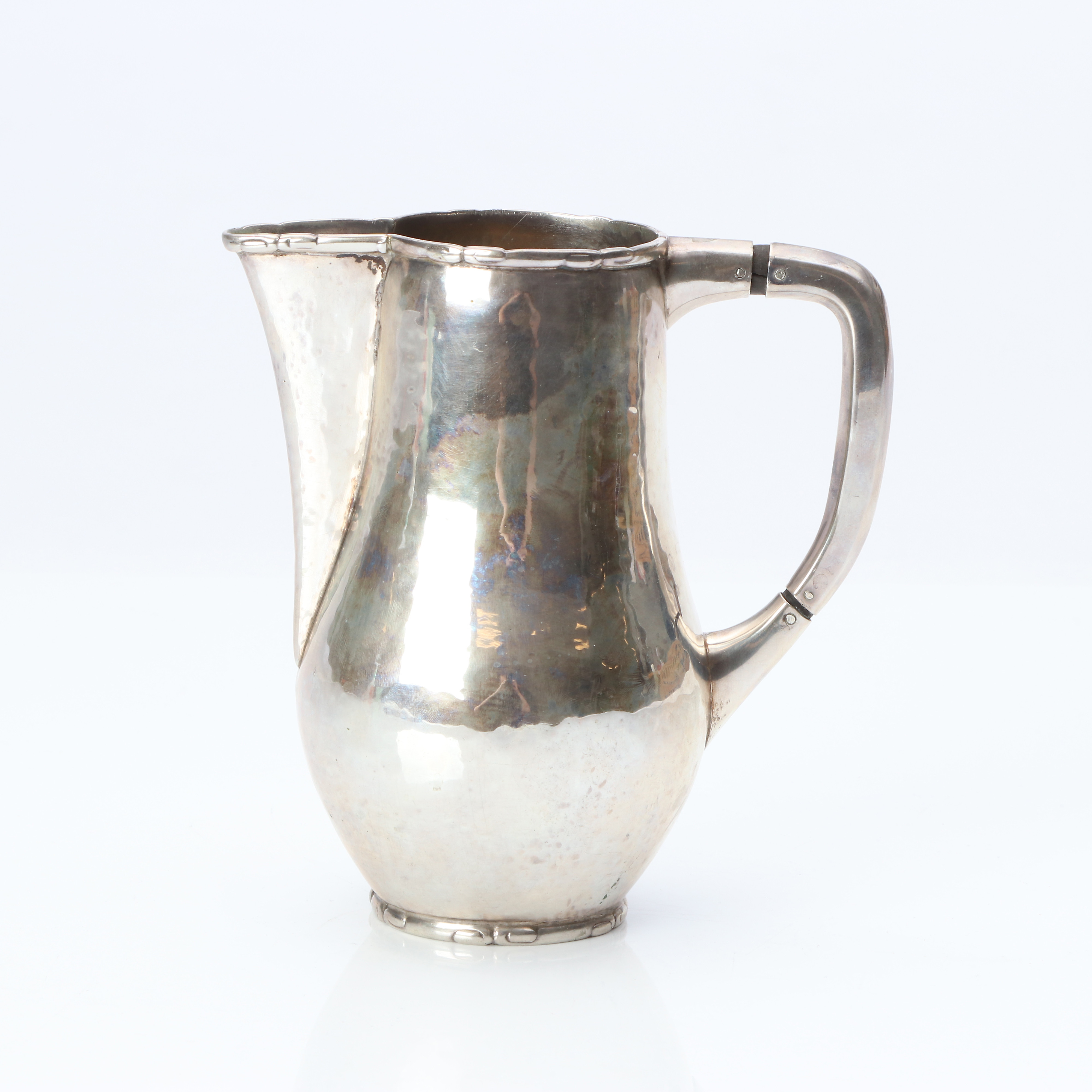 HINGELBERG, MJÖLKKANNA. Silver. Köpenhamn, 1918. Vikt ca 265 gram.