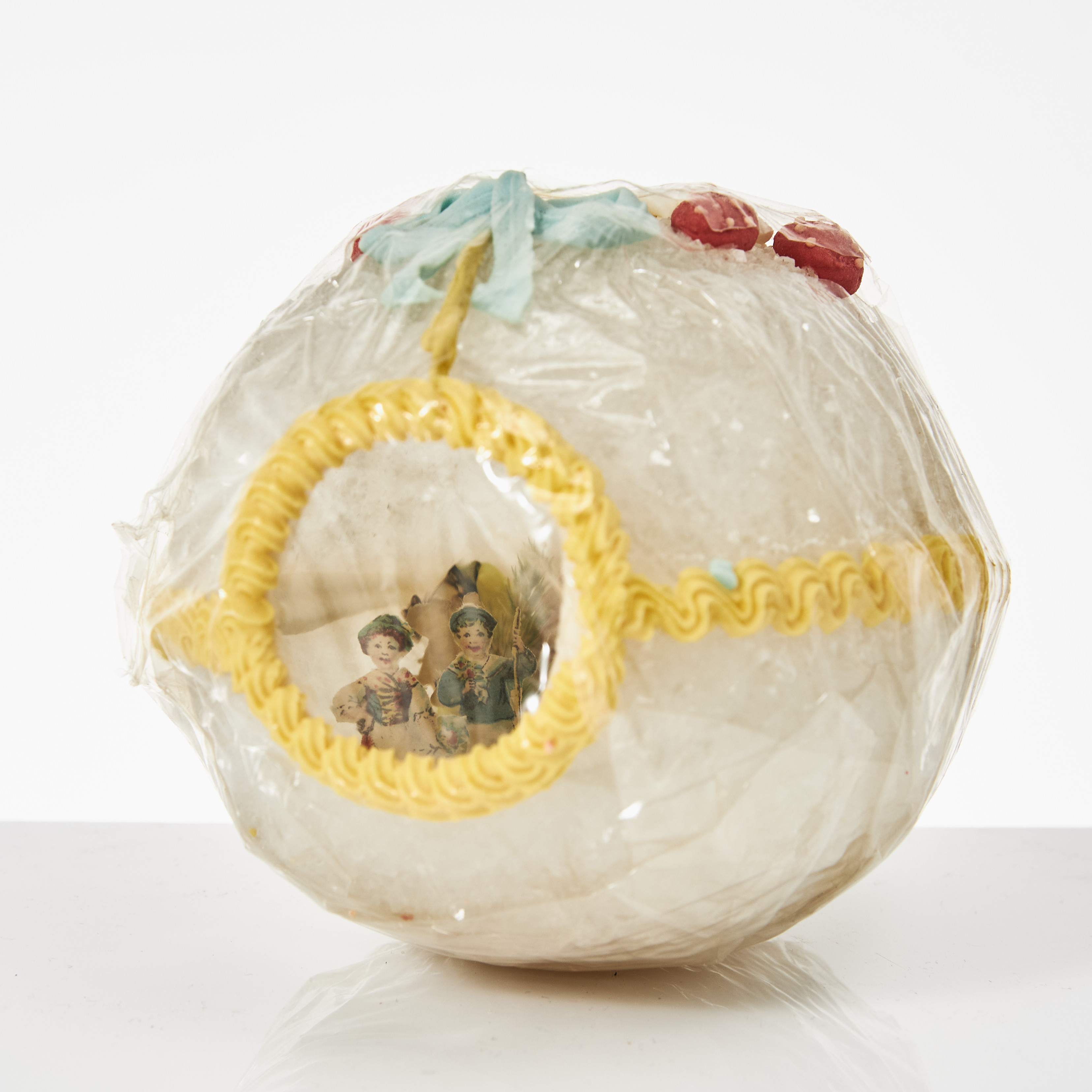 PÅSKÄGG / TITTÄGG, Tjeckien, 1950-tal, kristyr med dekor, inuti landskap med borg, i originalask.