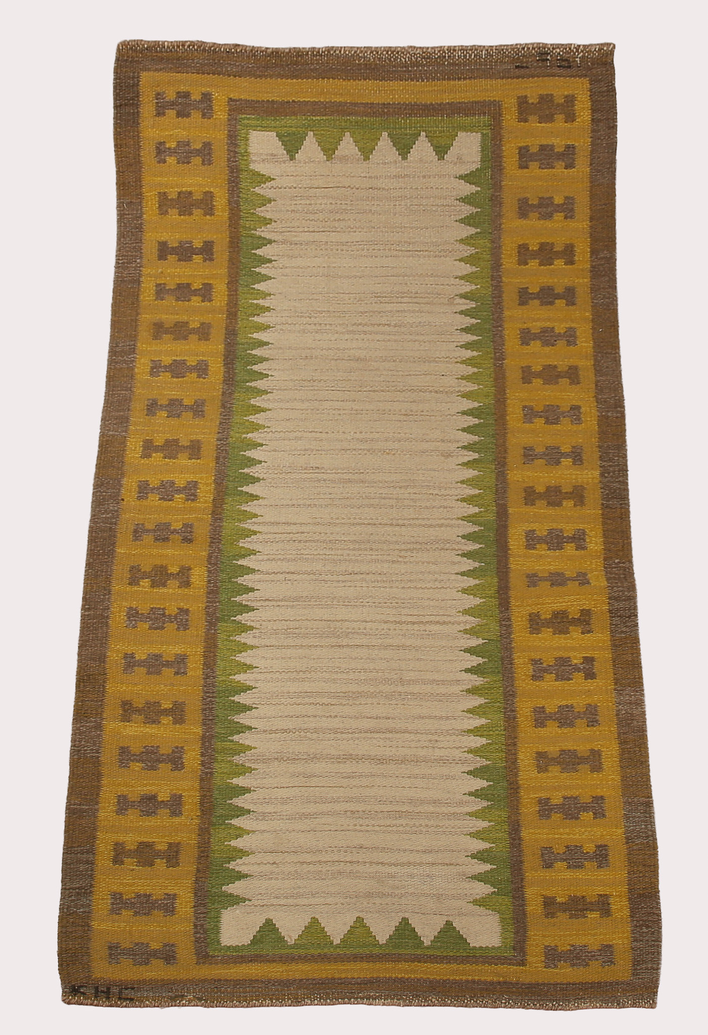 KENNETH HENRY COPE, röllakan, ljust mittparti. grönt och gult i anslutning till bordyr. Signerad KHC, daterad -67.