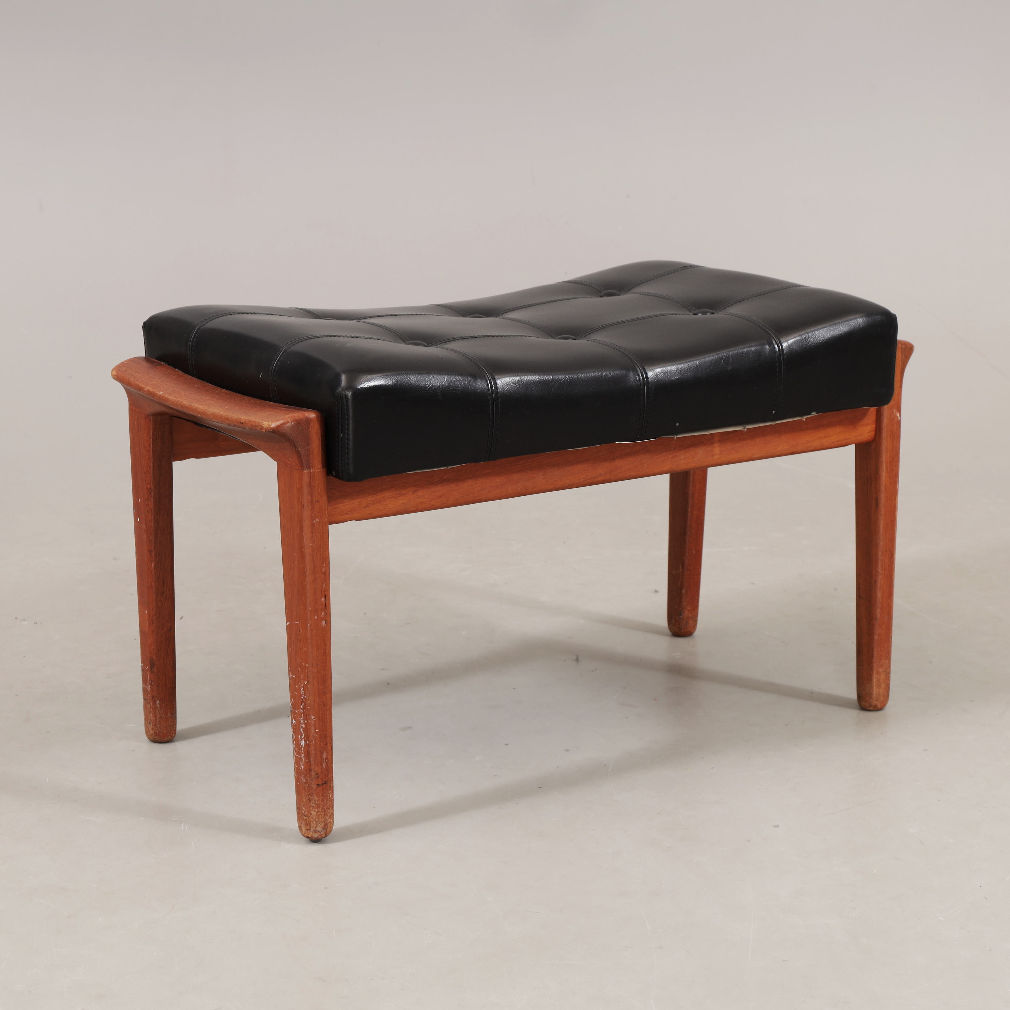 PALL, skinn/teak, Bröderna Anderssons Industrier i Ekenässjön AB, 1960-tal.