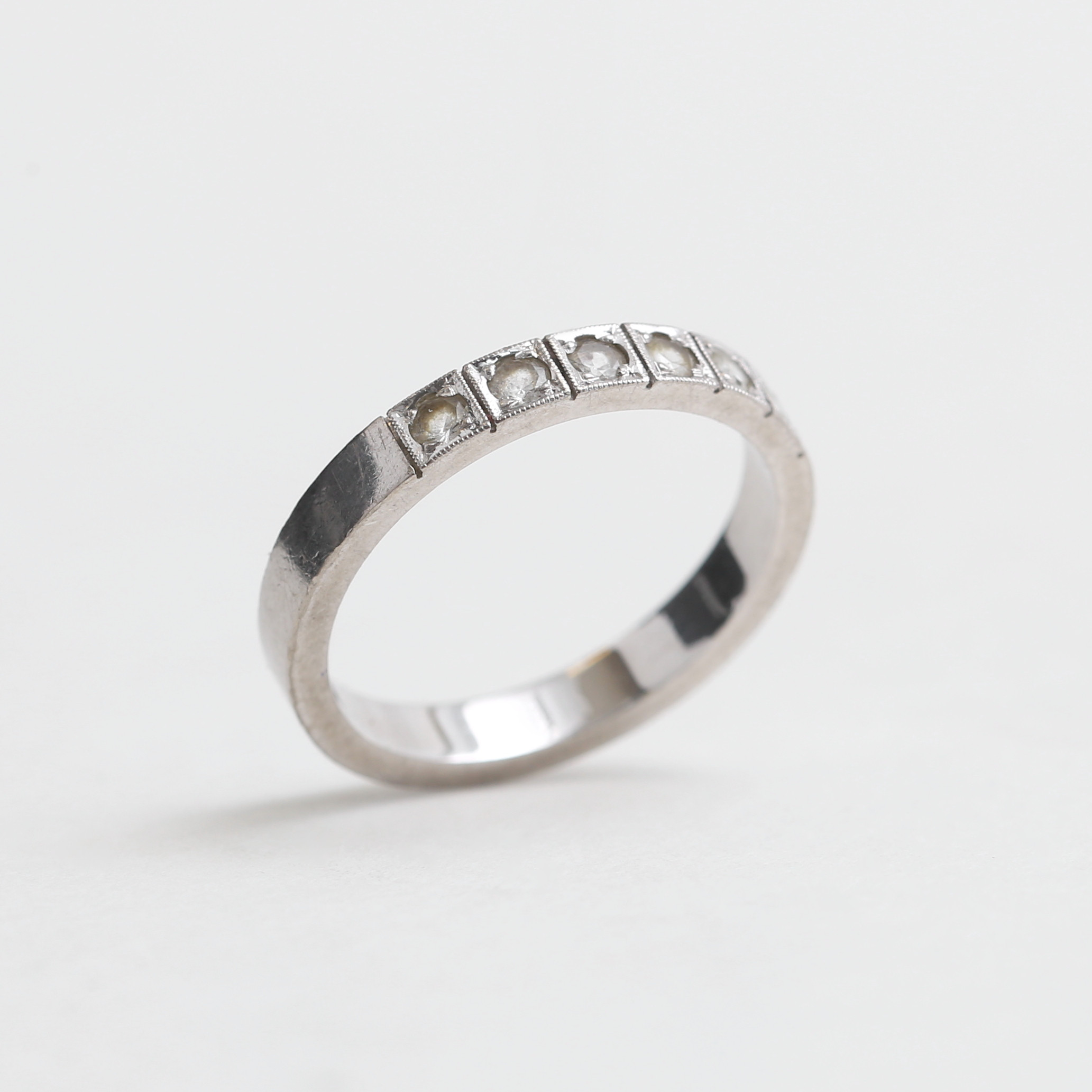 RING, 18 k vitguld med 6 st stenar, Alton, 4,07 gram, 1967.