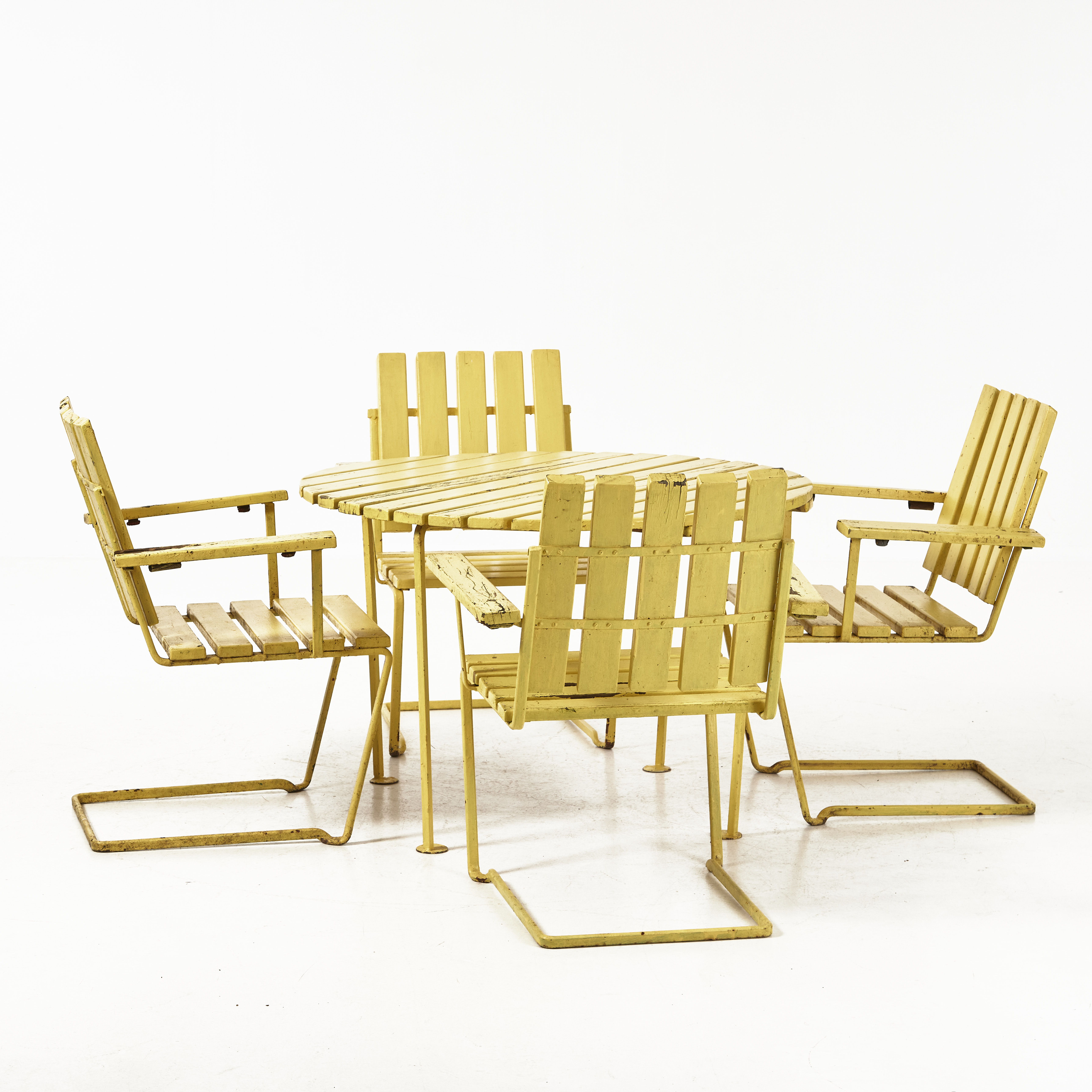 TRÄDGÅRDSGRUPP, 5 delar, bestående av ett bord och 4 karmstolar, 1900-talets första hälft.