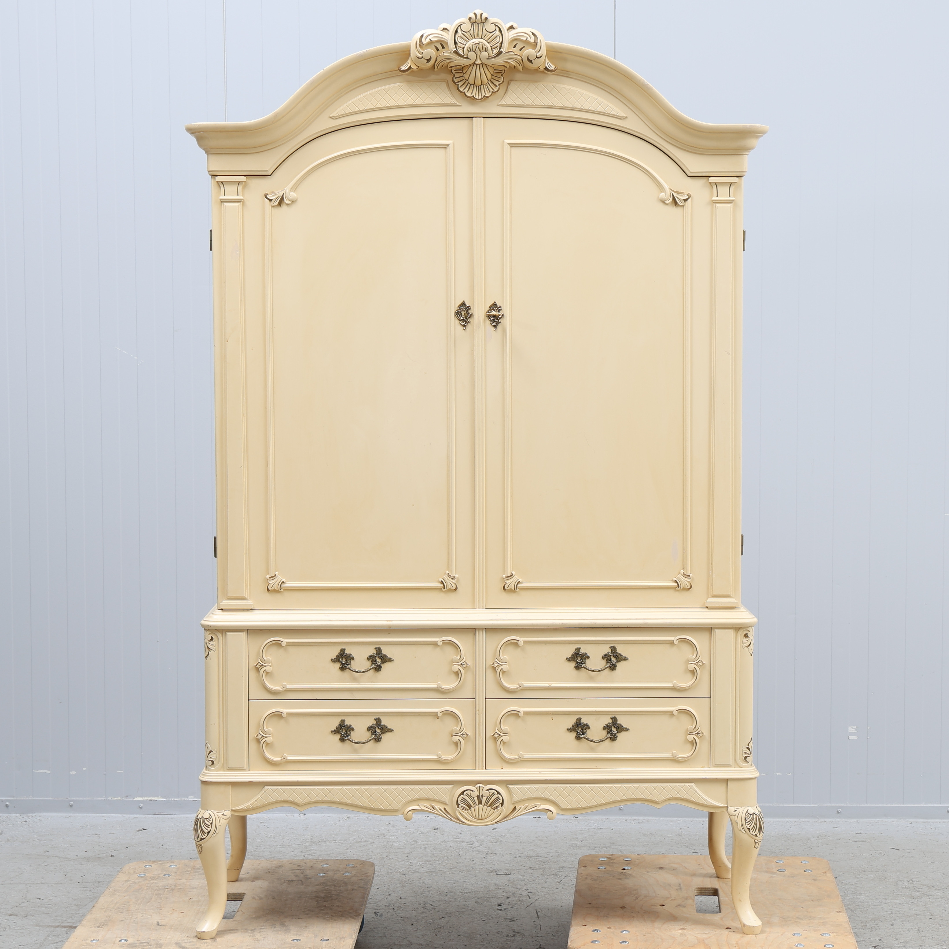 SALSSKÅP, Bondrokokoko-stil, 1900-talets andra hälft.