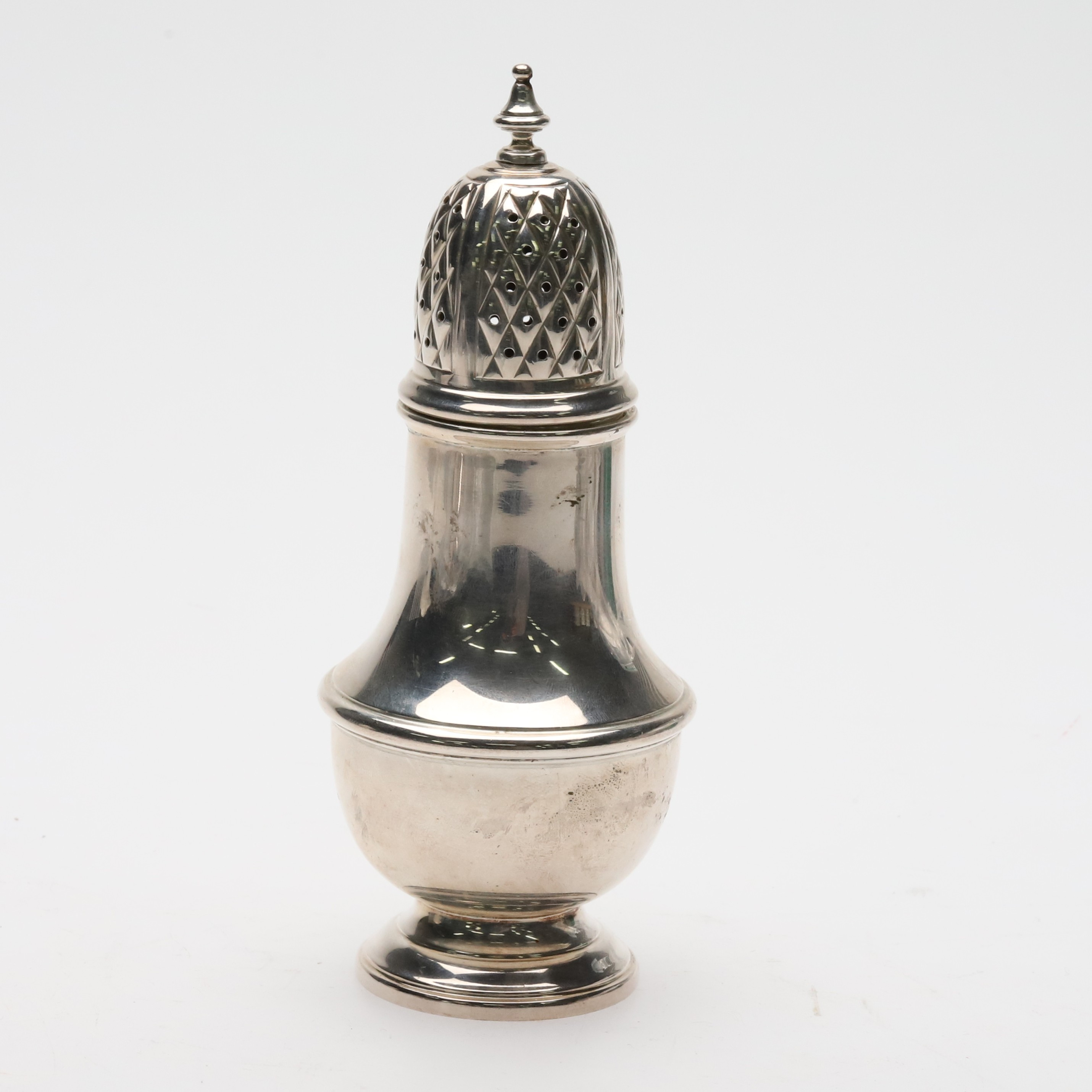 Ströare, sterlingsilver, London, 142 gram.