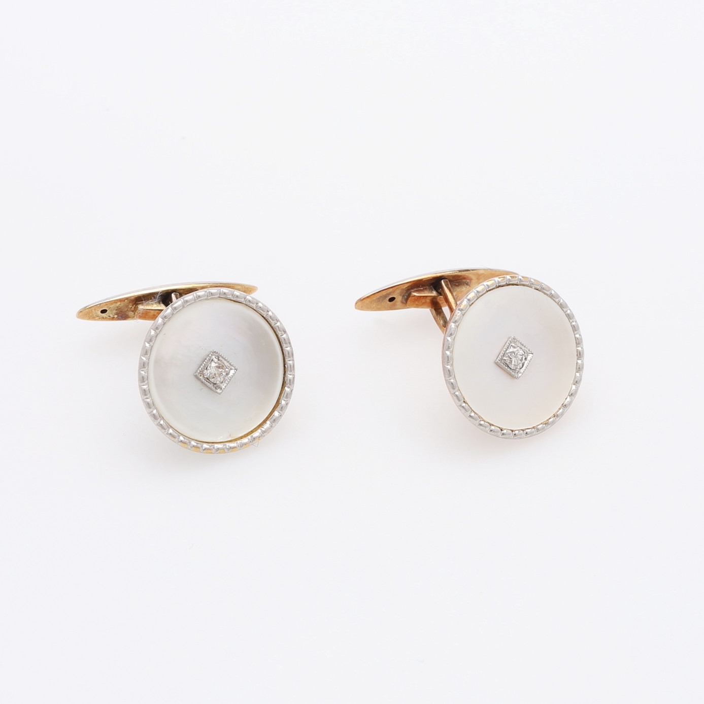 MANSCHETTKNAPPAR 14K MED PÄRLEMOR OCH 2 BRIJANTER.