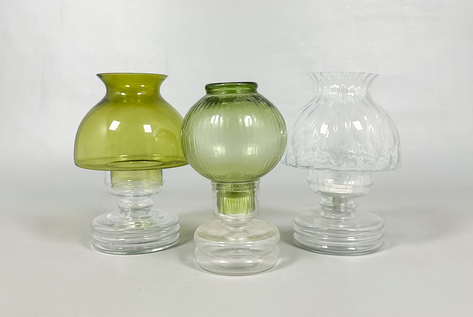 NANNY STILL. LJUSLYKTOR, 3 st, "Apollo" & " Tuikku", Riihimäen Lasi, 1900-tal.