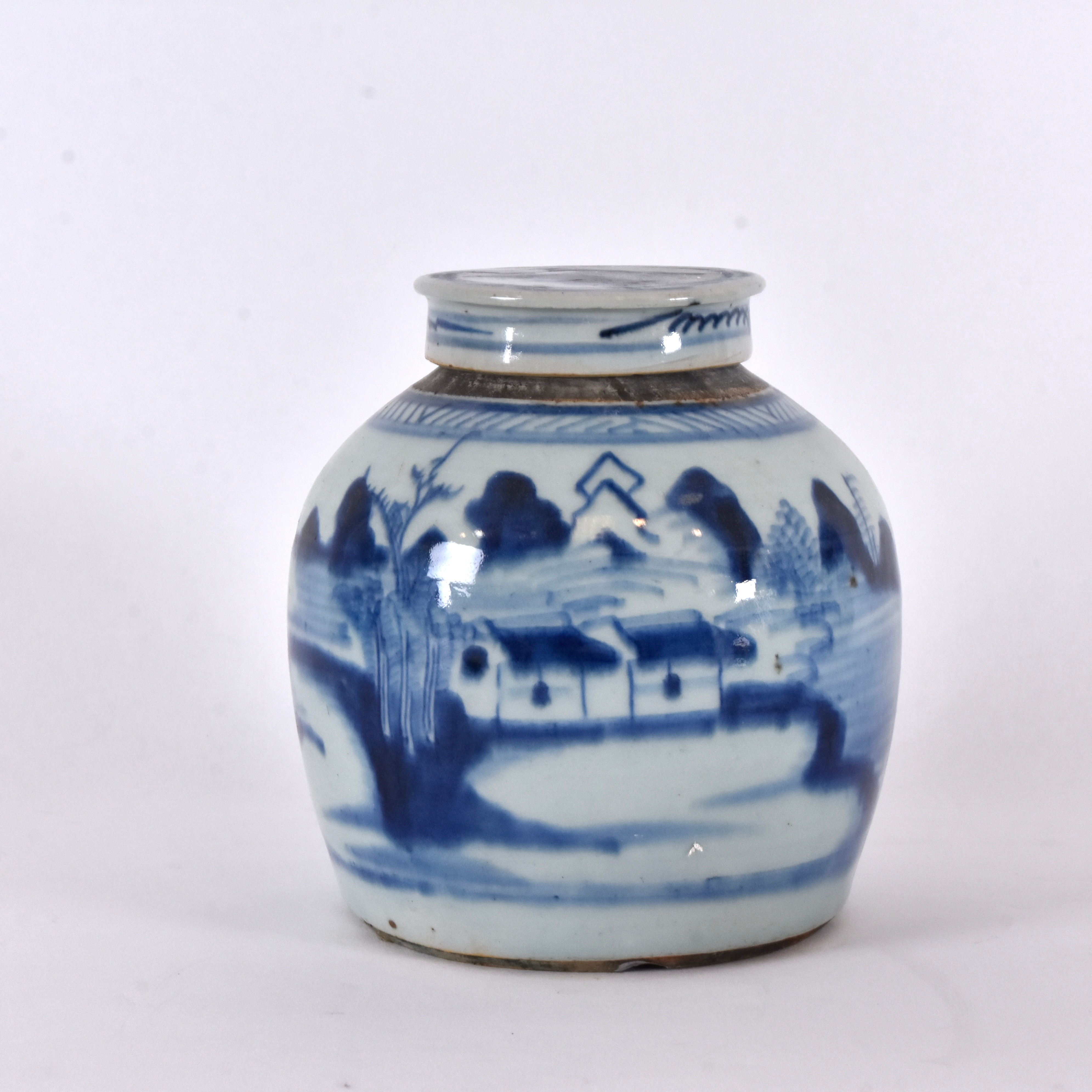 BOJAN MED LOCK, porslin, Kina Qianlong/Jiaqing, sekelskiftet 1800.