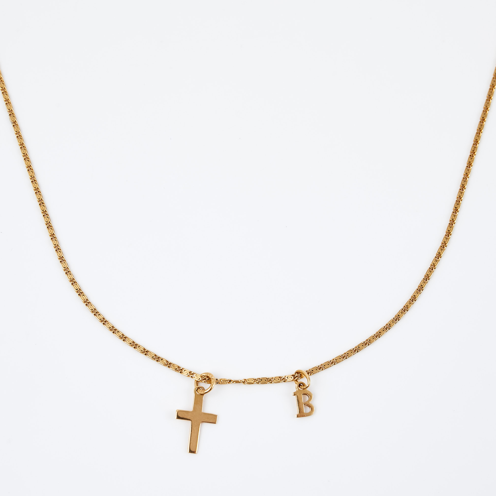 HALSBAND, 18 k guld, snigellänk, Balestra, Italien, 2 st hängen i form av kors resp. bokstaven B, svenska kontrollstämplar.