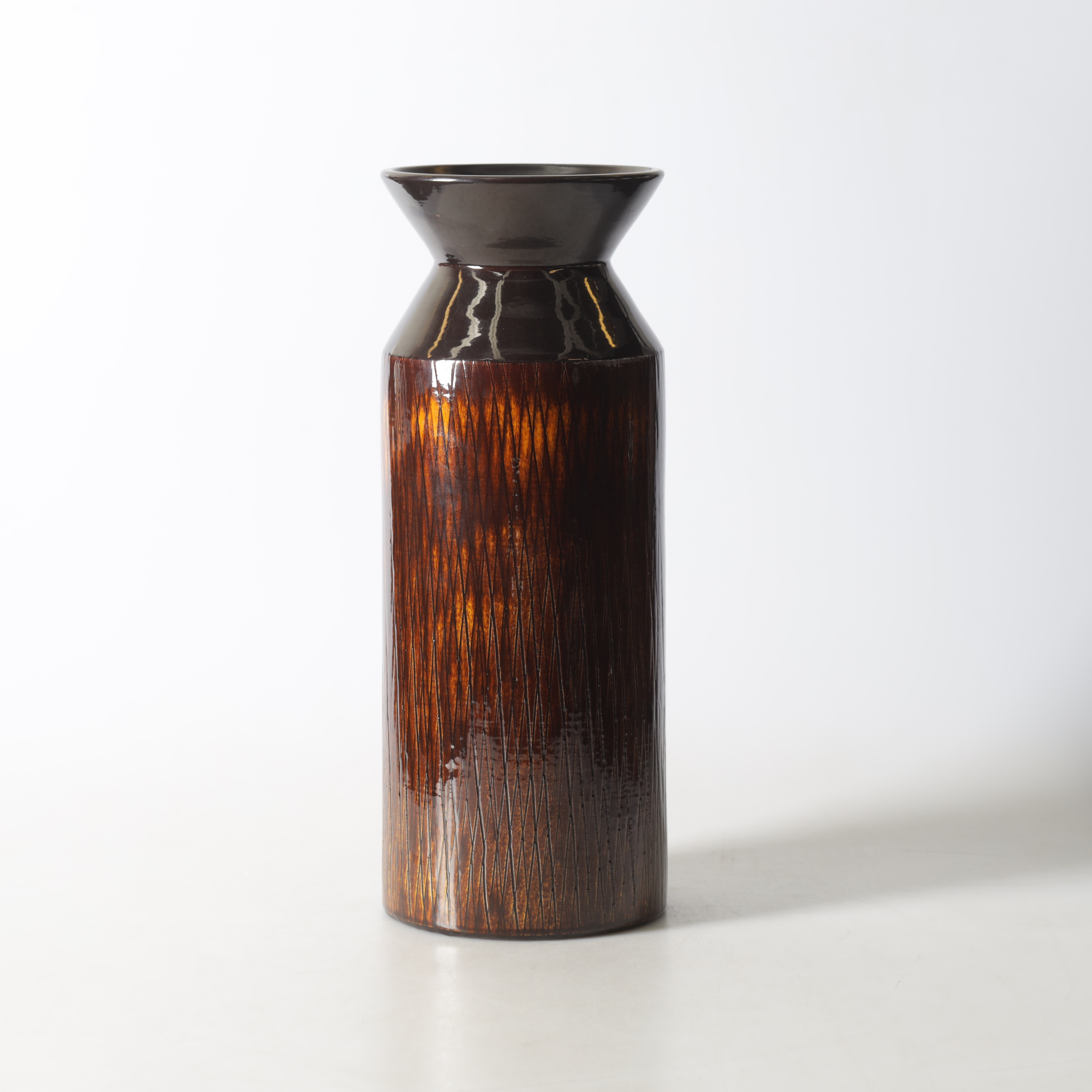 INGRID ATTERBERG. Golvvas, keramik, Upsala Ekeby, 1900-tal.