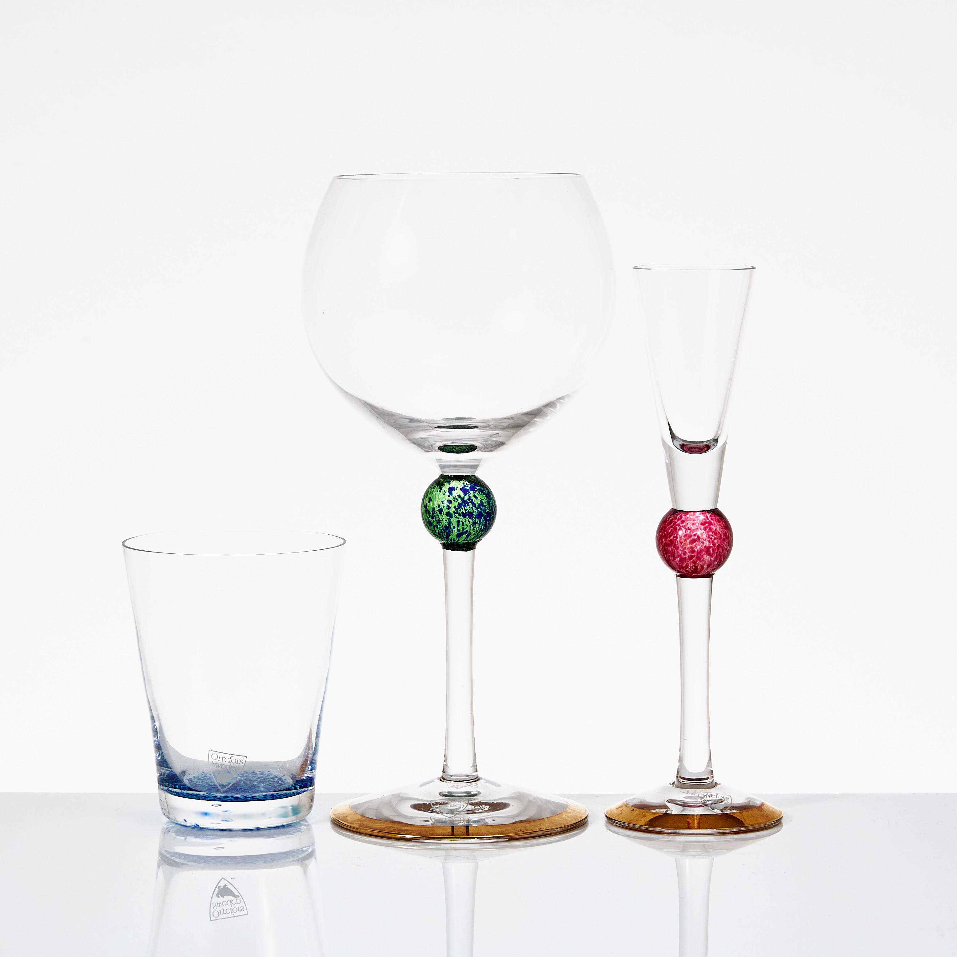 ERIKA LAGERBIELKE. "Romeo och Julia, Tristan & Isolde och Hamlet & Ofelia" servisglas ur Trilogi-serien, 18 delar, Orrefors.