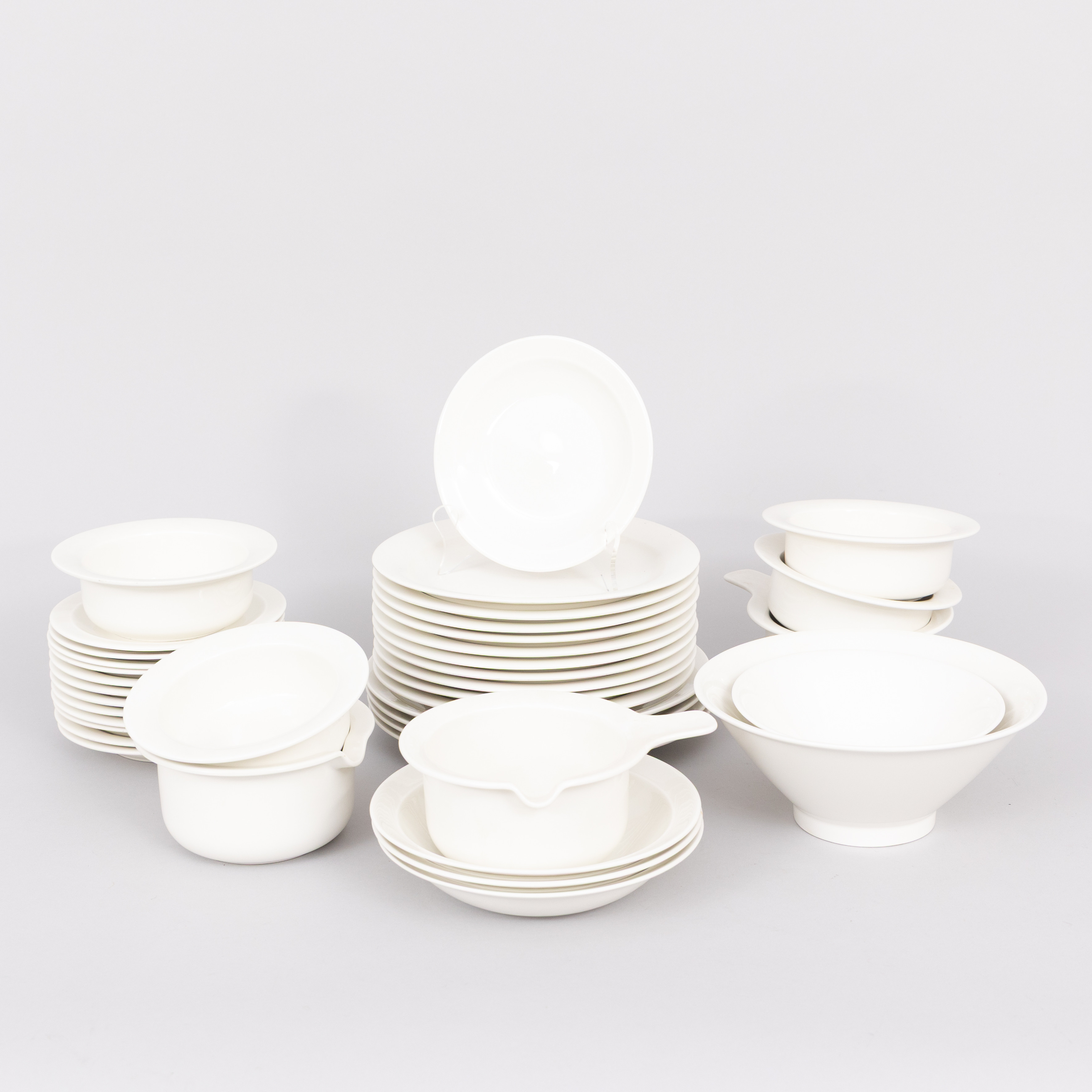 INKERI LEIVO. Servisdelar, 'Arctica' och 'Harlekin', 39 st, porslin, Arabia, Finland.