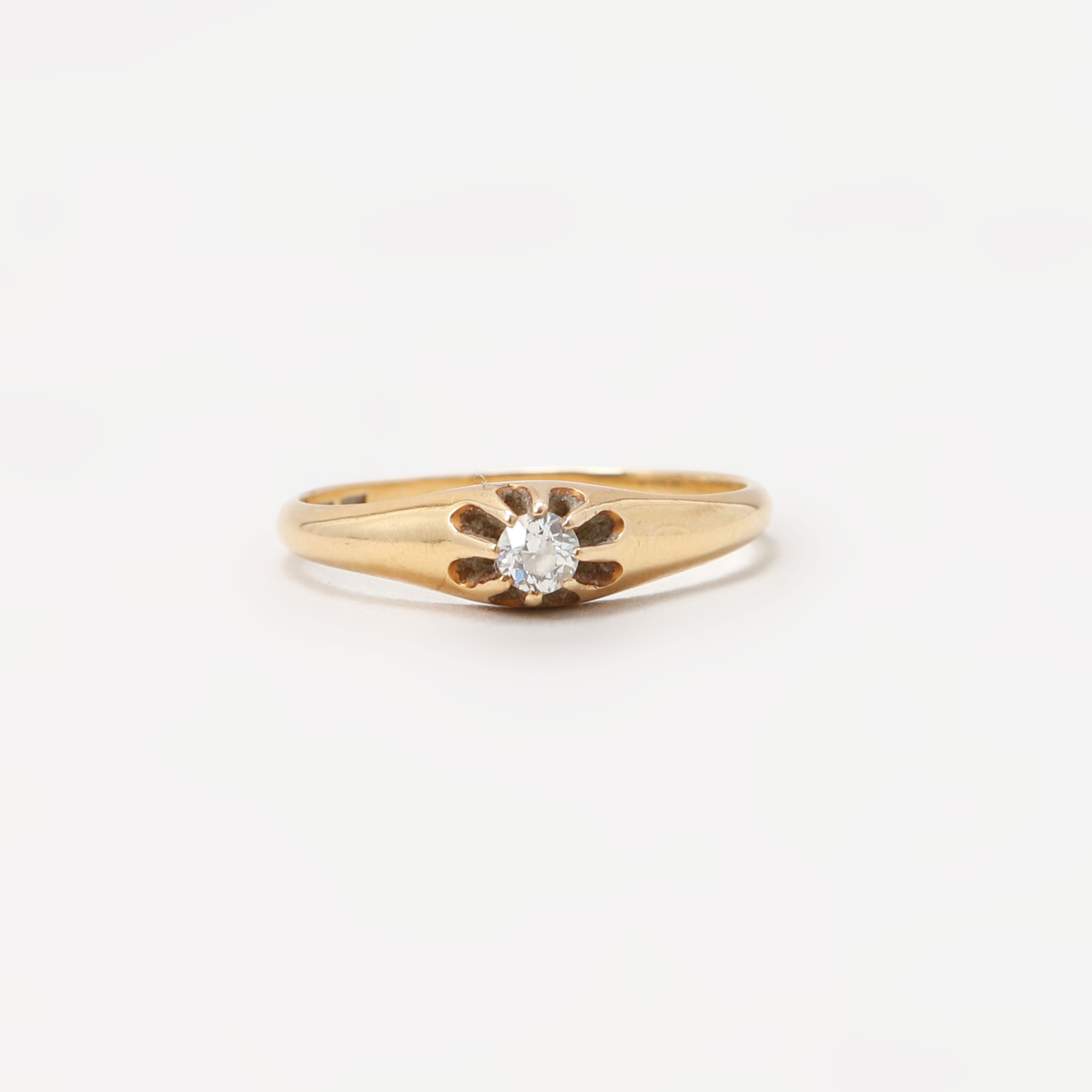 RING, 18k guld med diamant, 0,13 ct enligt gravyr. Vikt ca 2,5 gram.