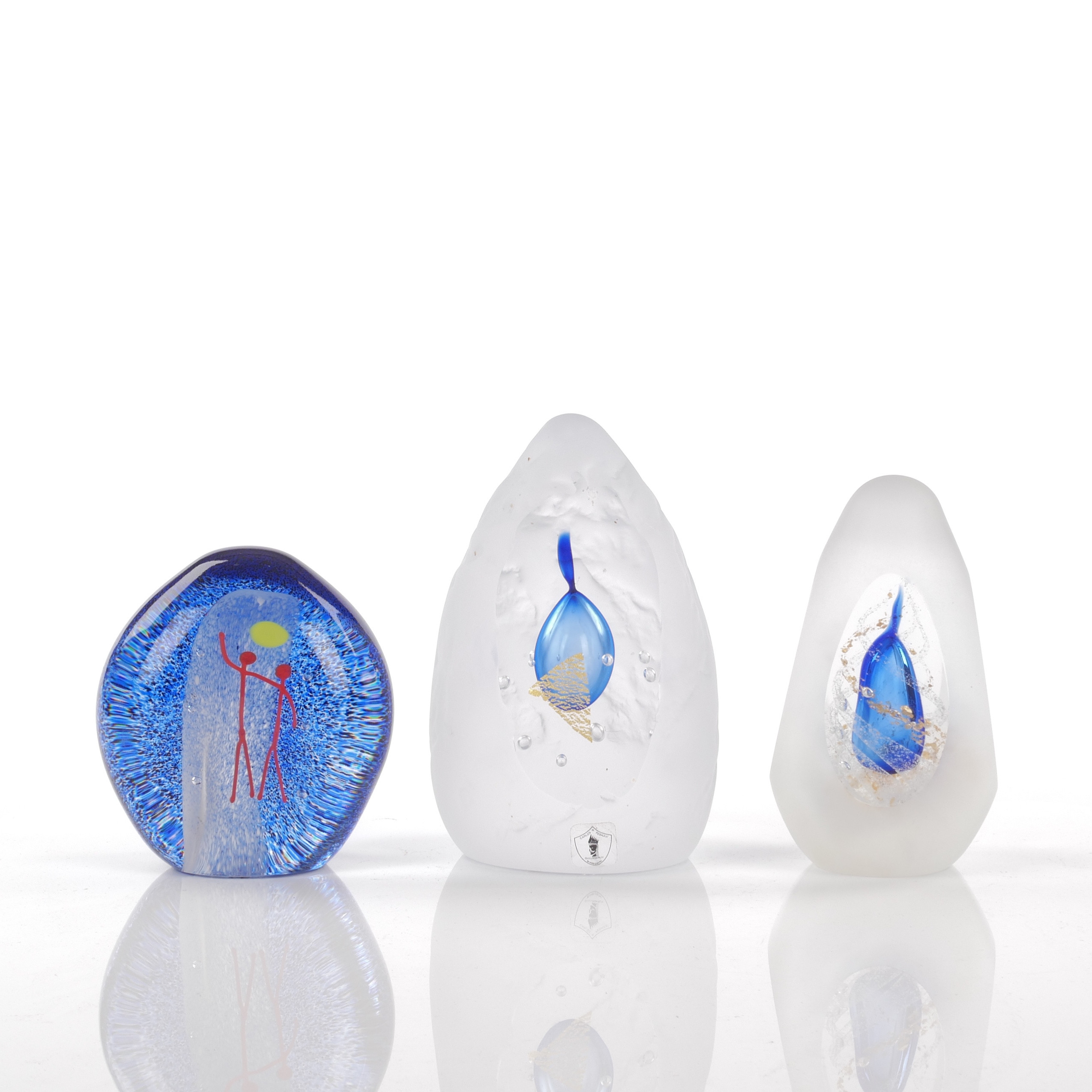 CARLOS R. PEBAQUÉ. Glasskulpturer, 3 st, Gullaskruf.