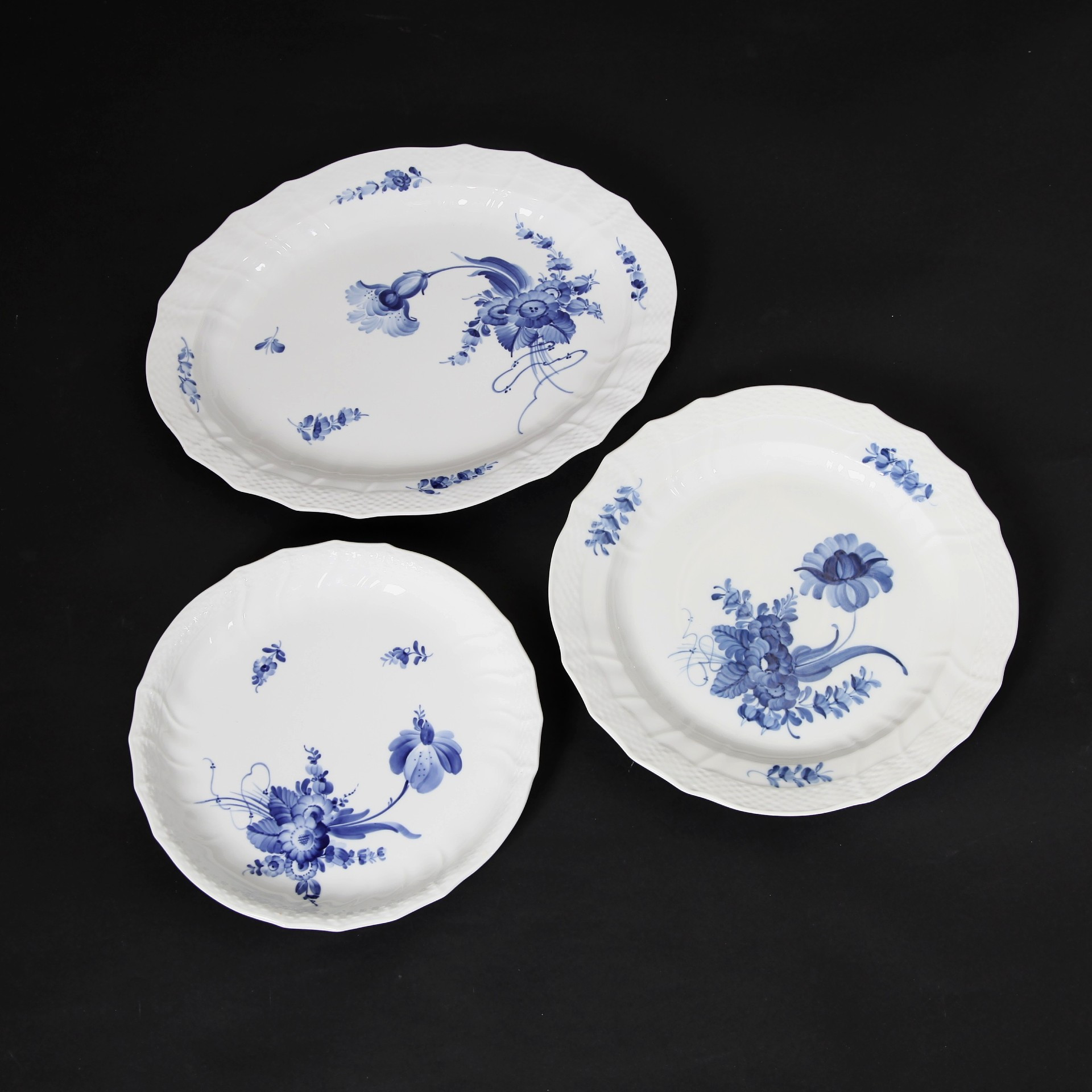 SERVERINGSFAT, 3 st, "Blå Blomst" No 1691, 1563 samt 1559, Royal Copenhagen, Danmark.