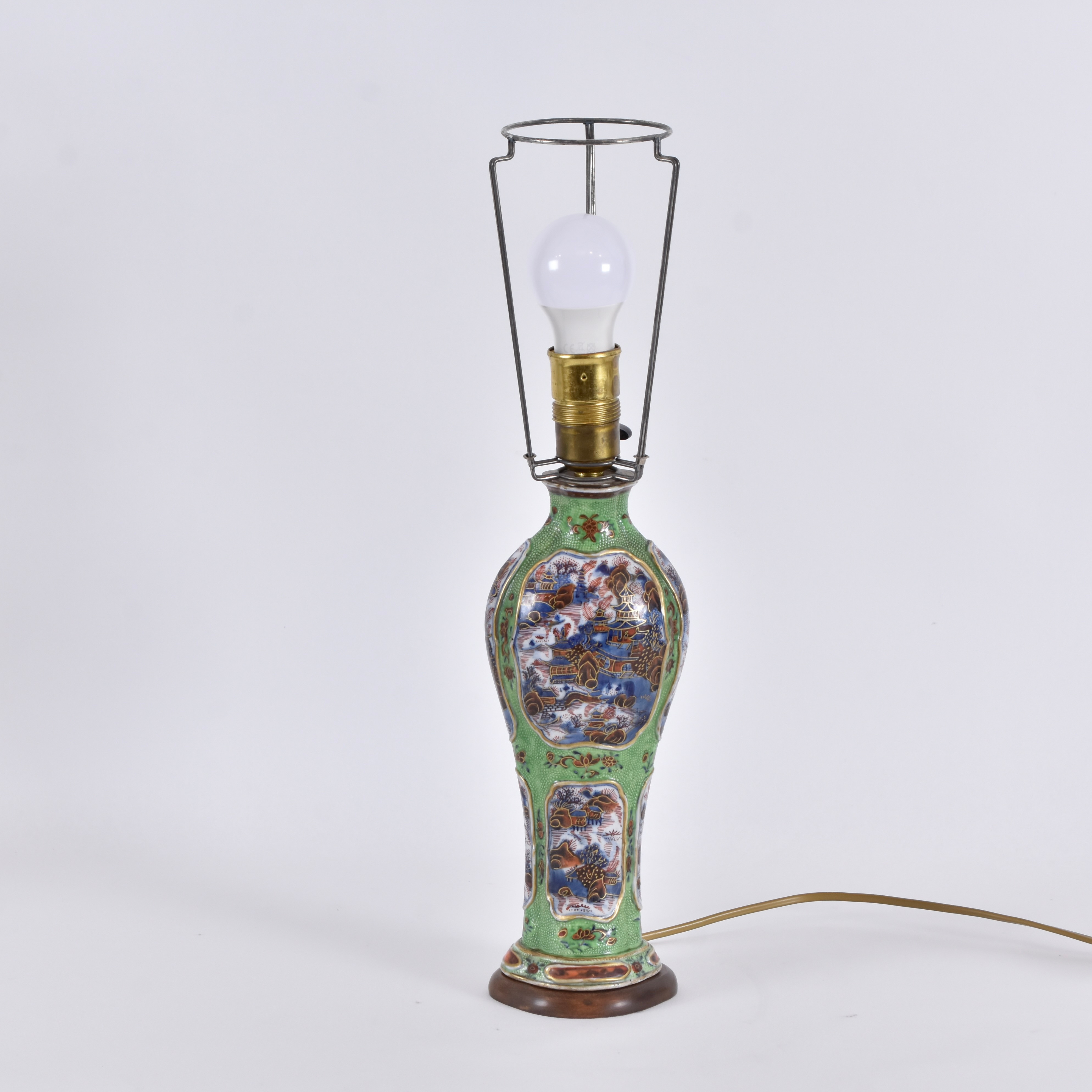 BORDSLAMPA, porslin, Kina, Qing/republik, 1900-talets 1 hälft.