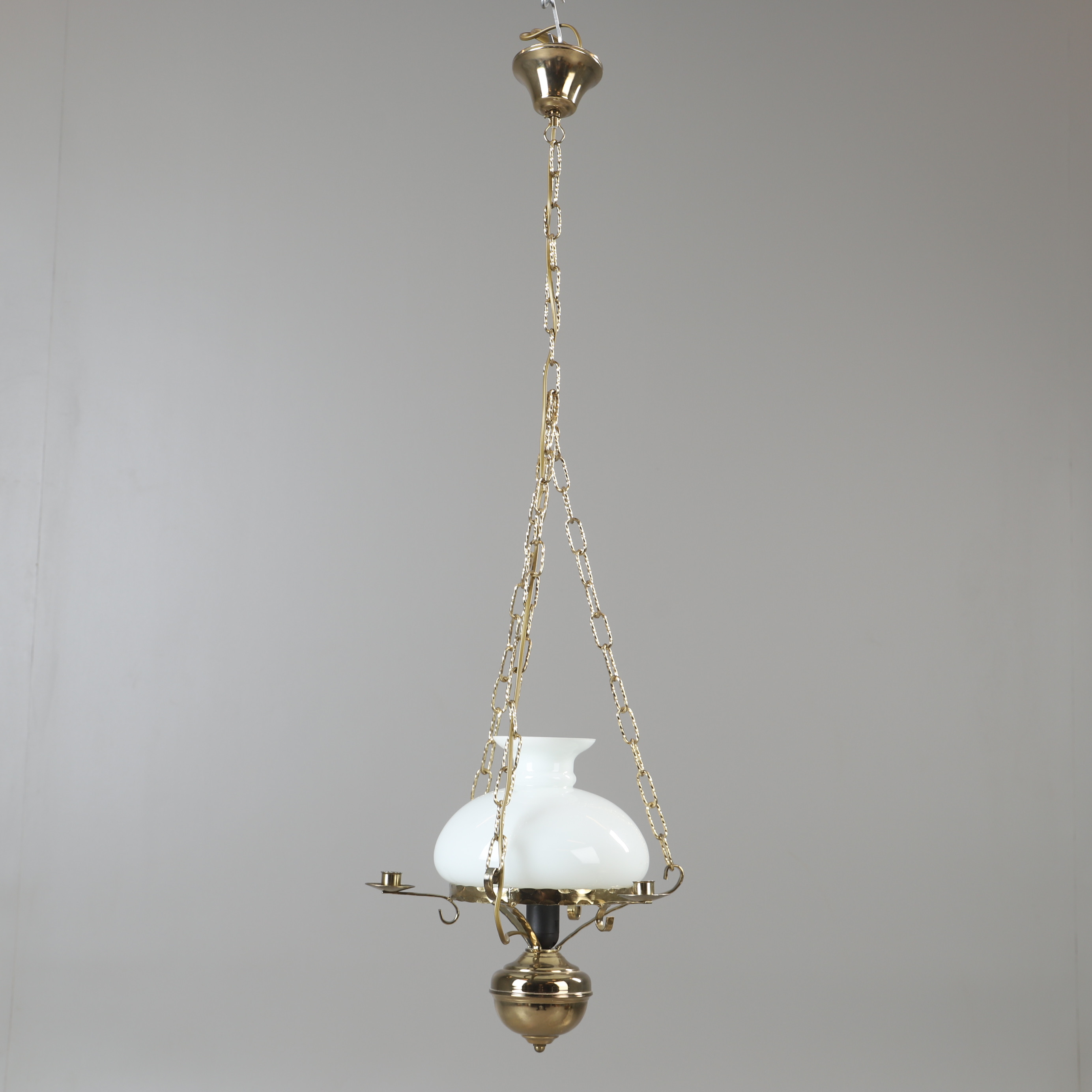 TAKLAMPA, metall och glas, 1900-talets senare hälft.