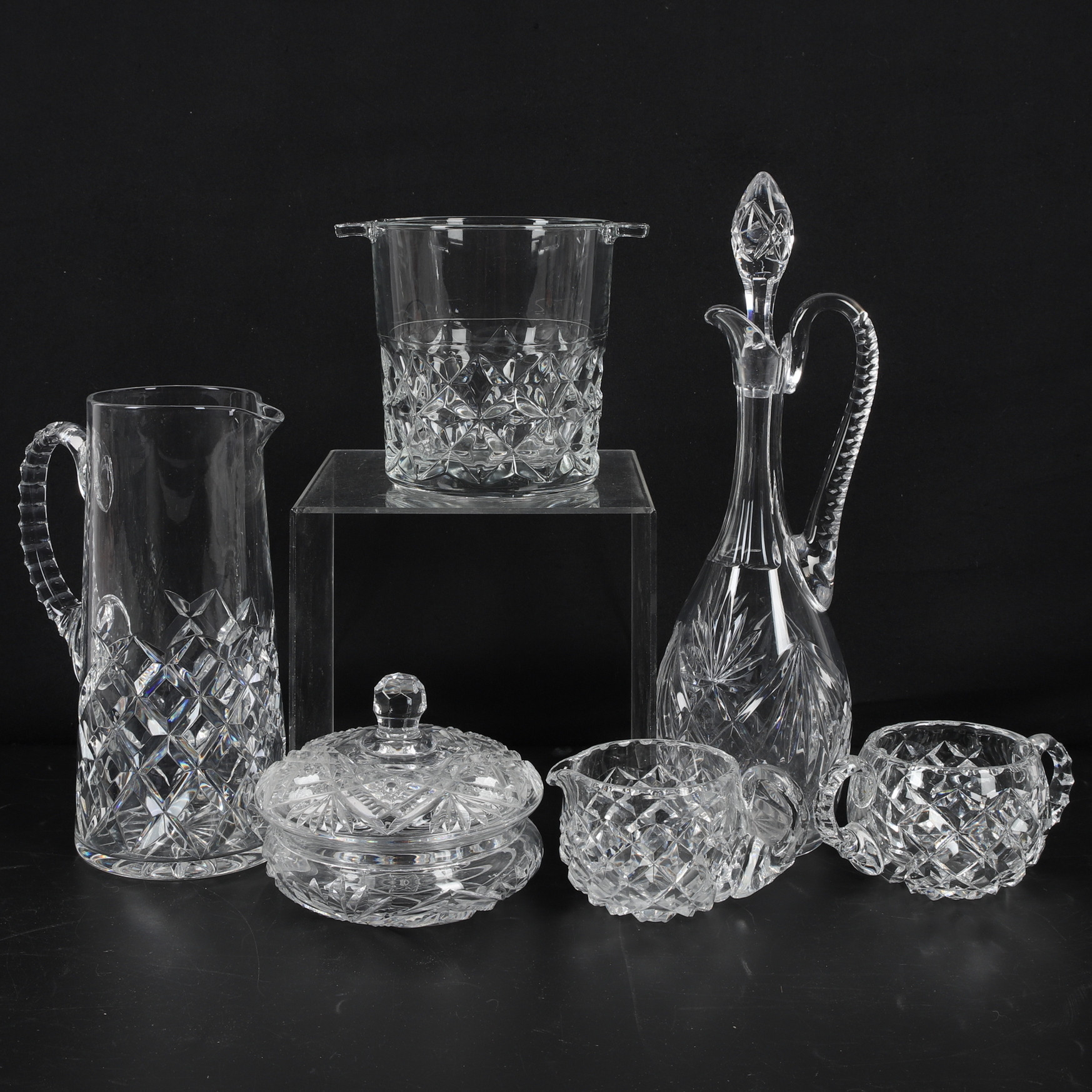 GLASSERVISDELAR, 14 st, slipad kristall, 1900-tal.