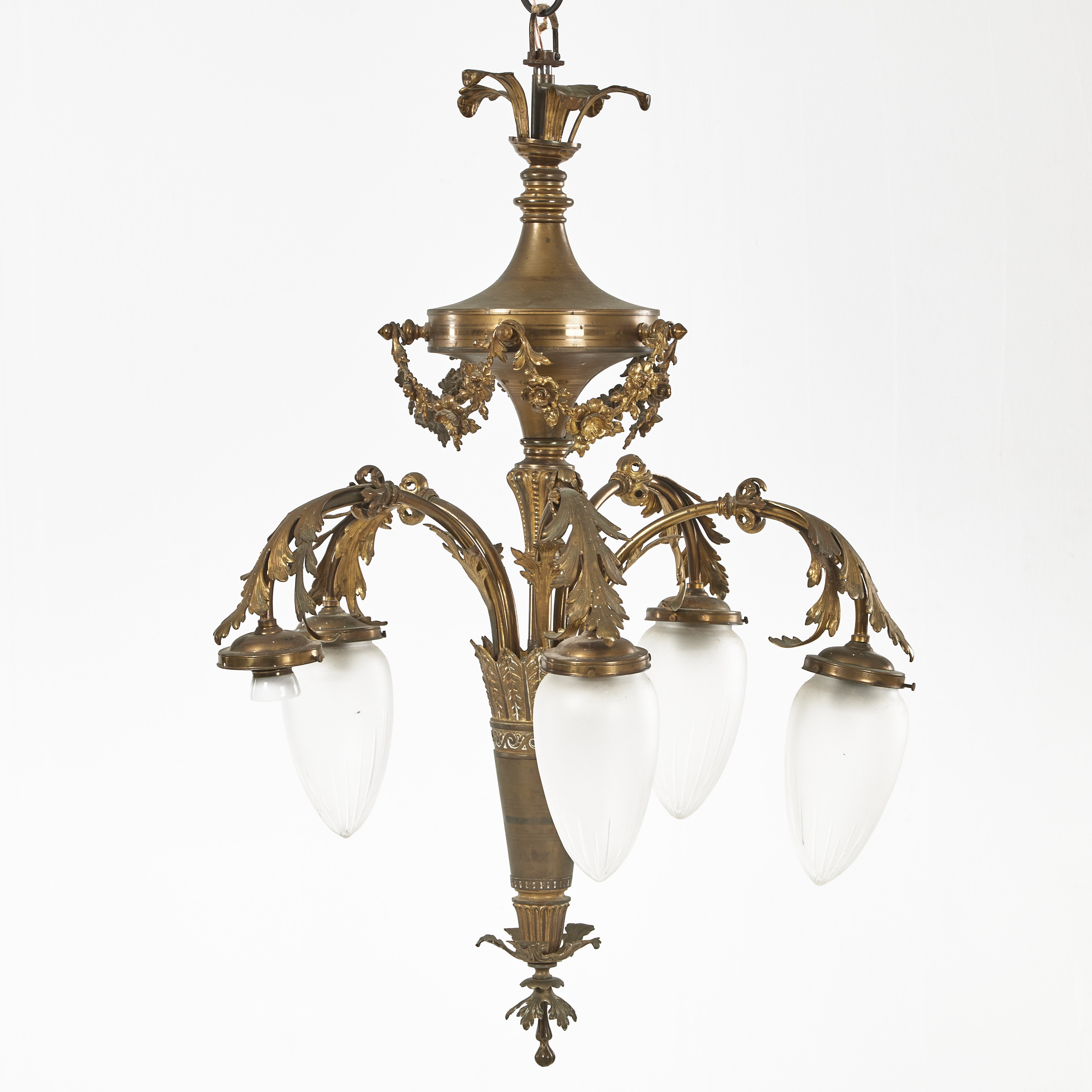 TAKLAMPA, 1900-talets början, jugend, 5 ljuspunkter, mässing, kupor i glas.