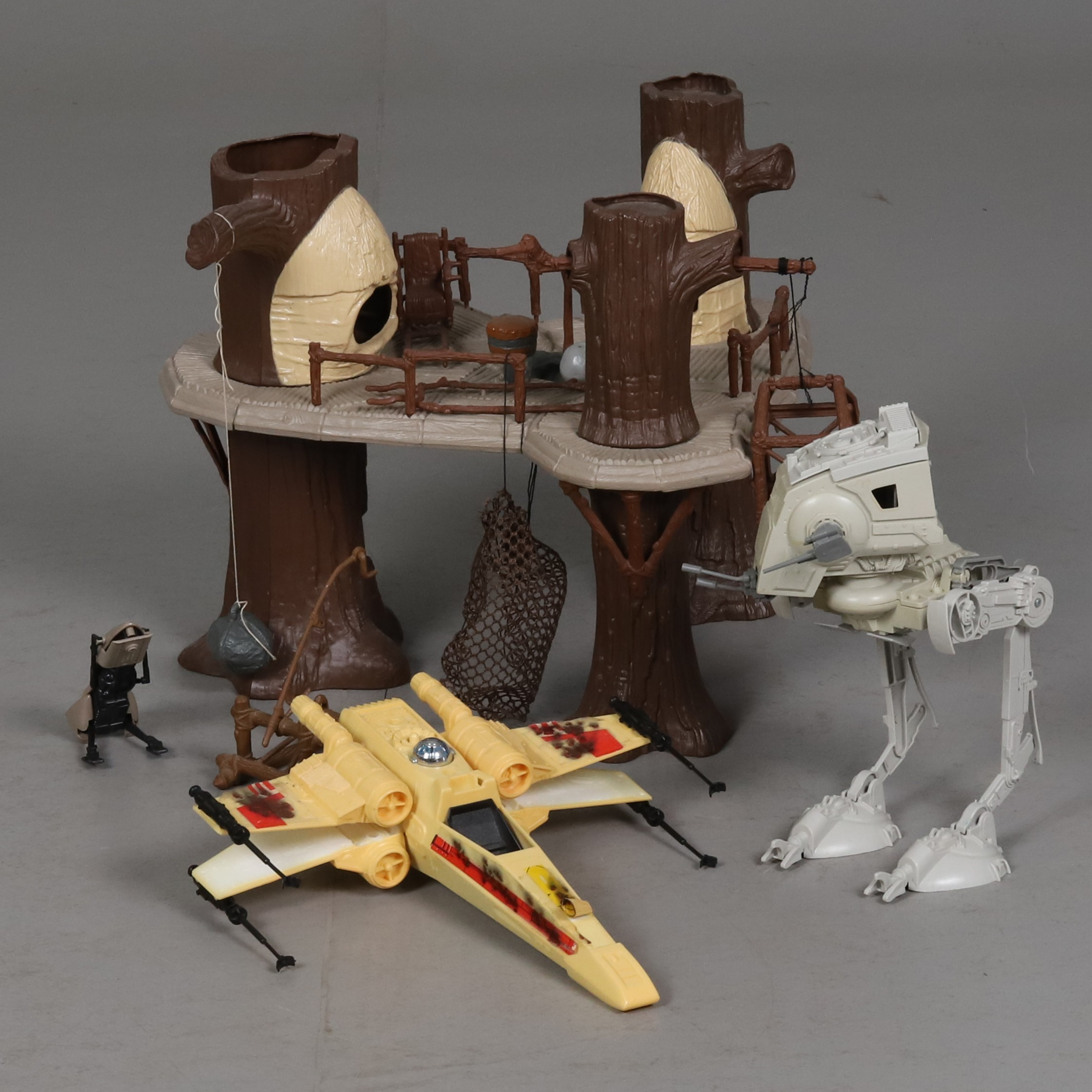 STAR WARS-LEKSAKER, bla "Ewok Village", AT-ST Scoutwalker, Kenner, 1980-tal.