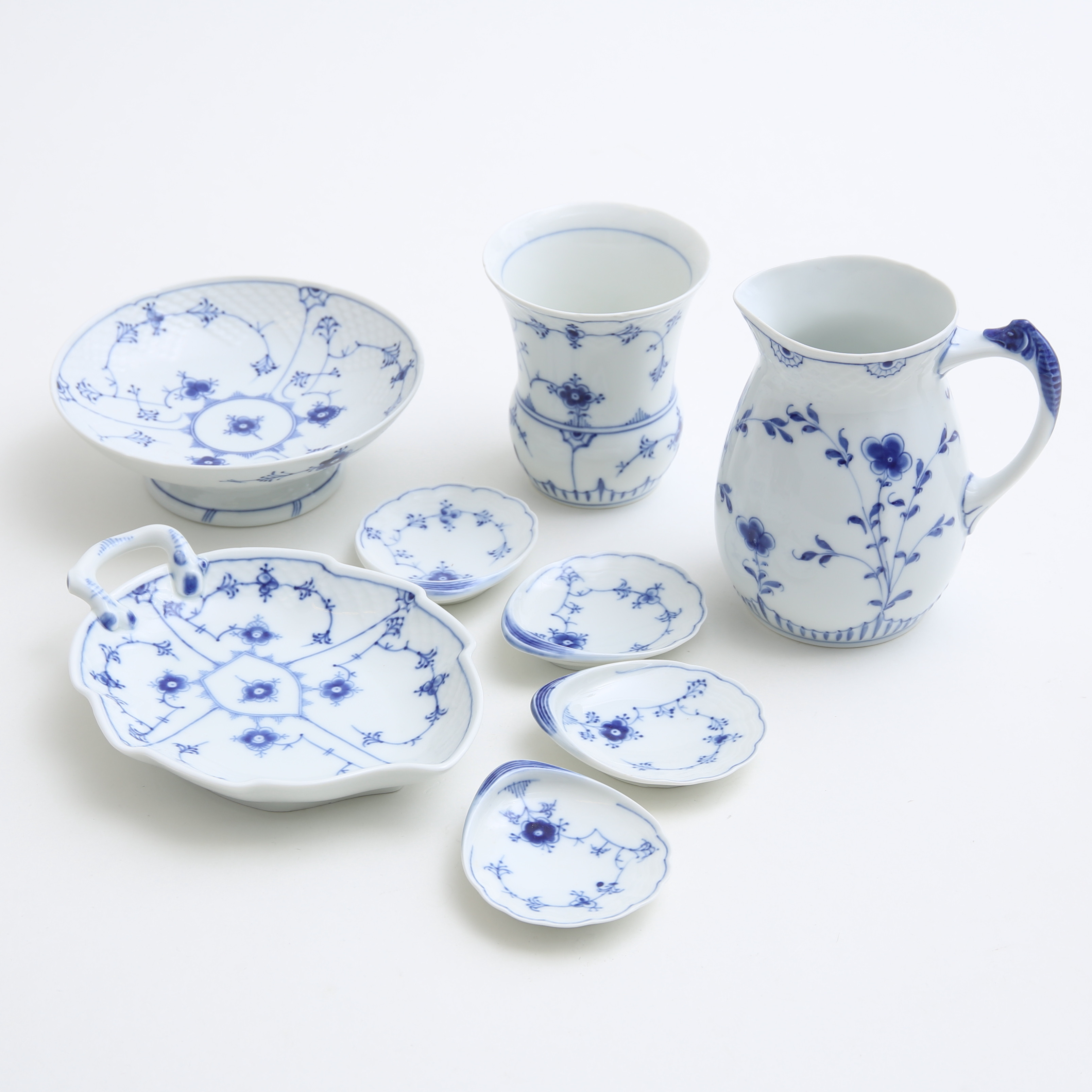 "MUSSELMALET", porslin, 8 delar, Bing & Grøndahl, Danmark.