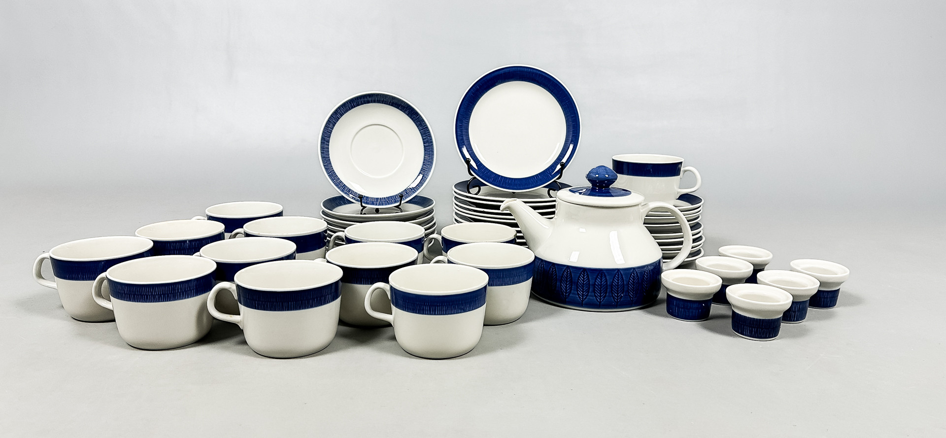 HERTHA BENGTSON. TESERVIS, Porslin, KOKA, 48 delar, Rörstrand.