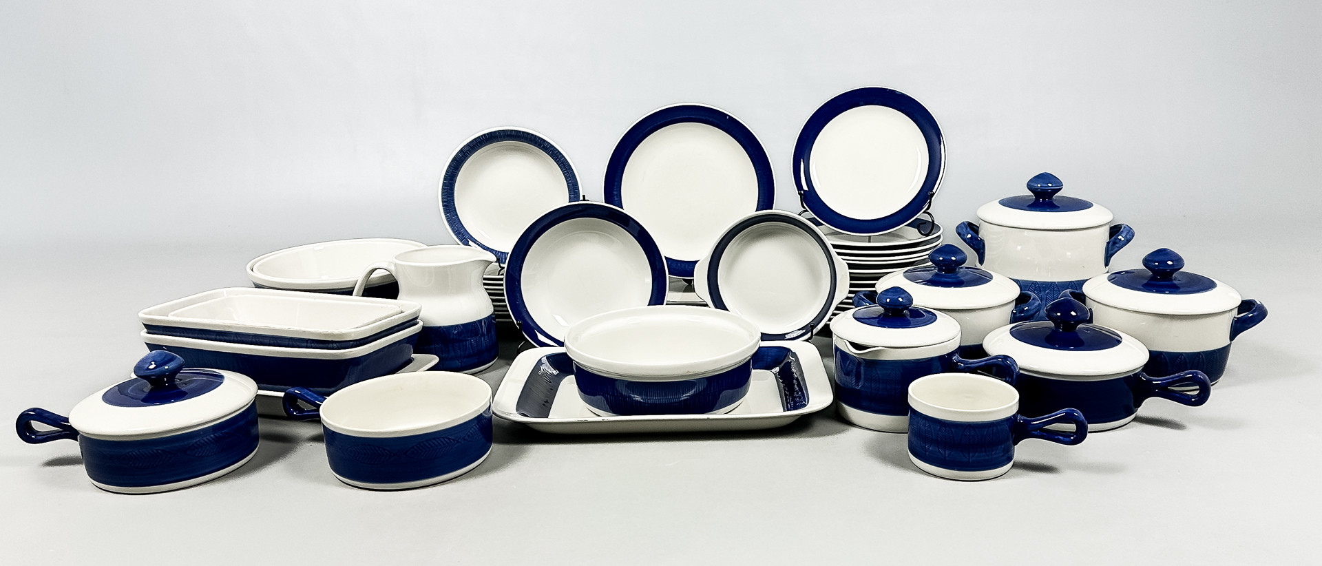 HERTHA BENGTSON. SERVISDELAR, 49 delar, "Koka", Rörstrand.