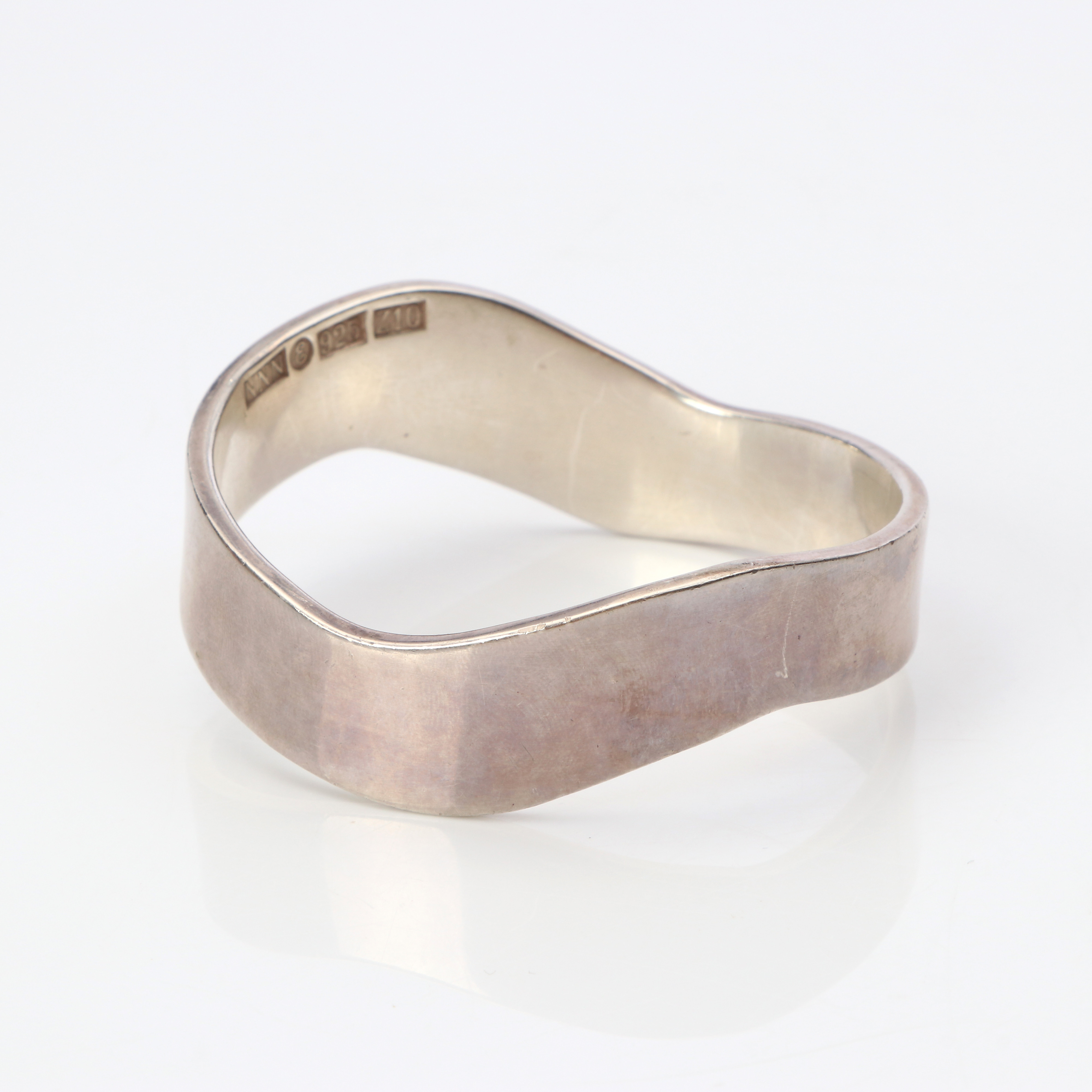 NILS NOVEN, ARMBAND. Sterlingsilver, Nils Novén Silversmide, Eslöv 1998, vikt ca 97 gram.