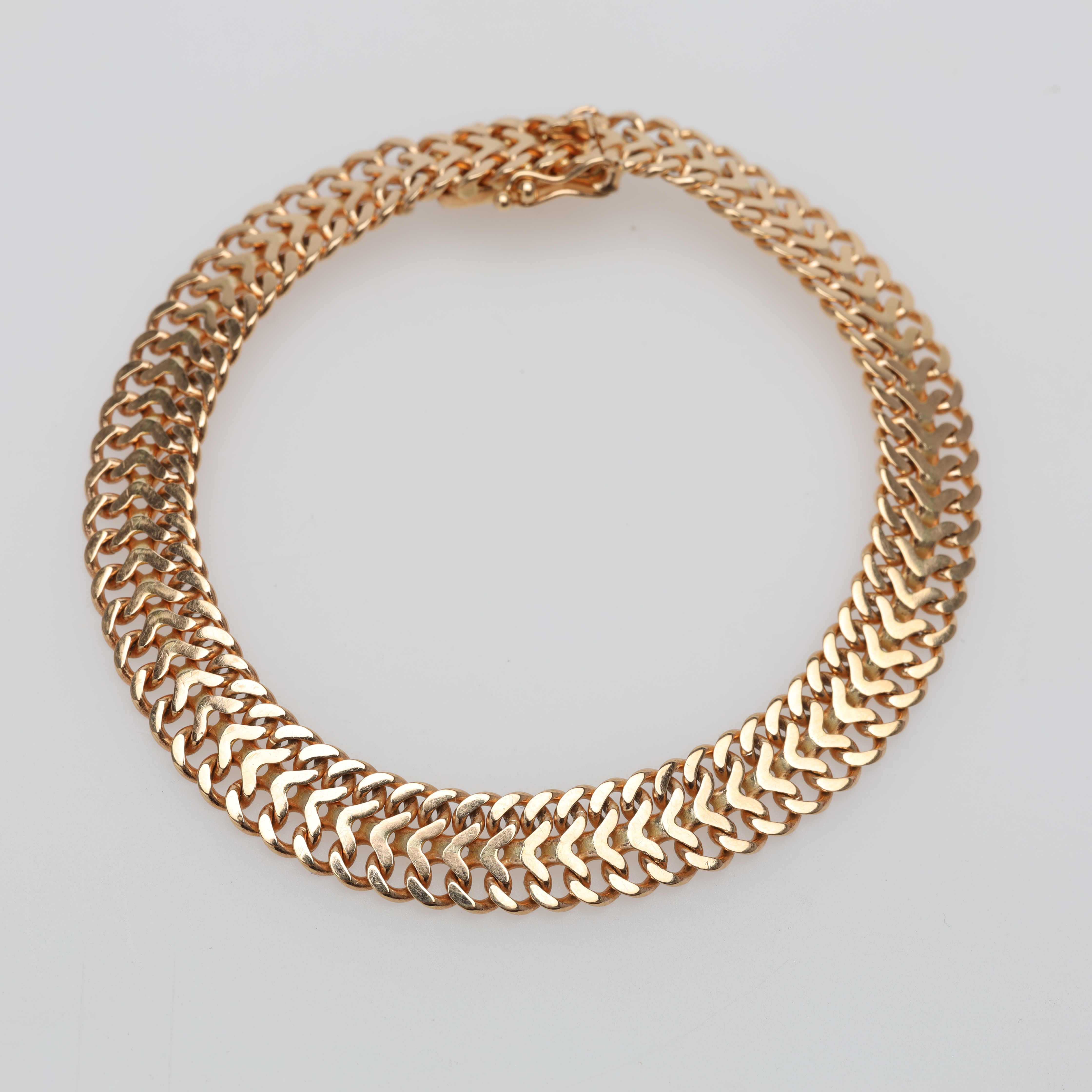 ARMBAND fiskben 18K guld vikt ca 13,9 gram.