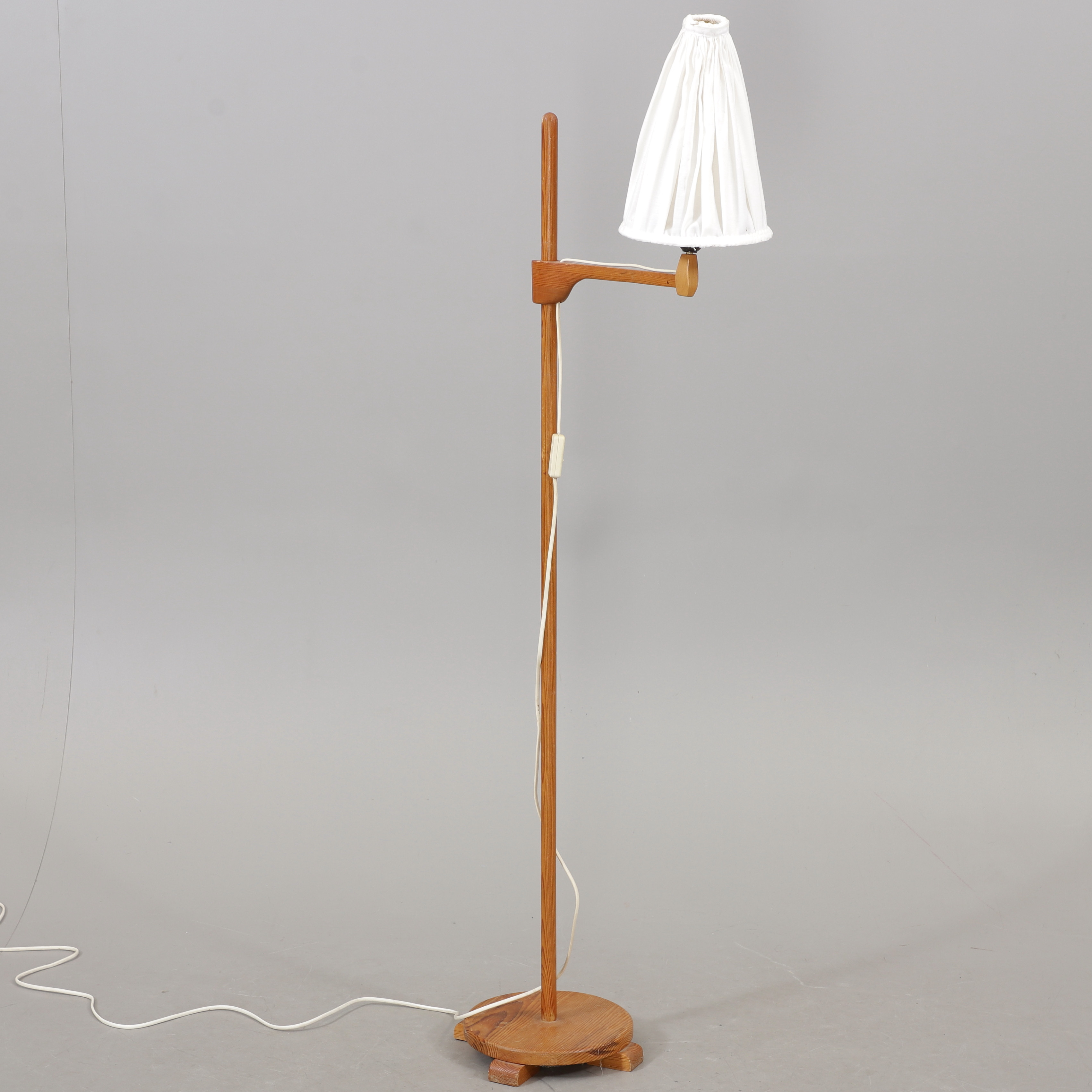 GOLVLAMPA, furu, 1960-tal.