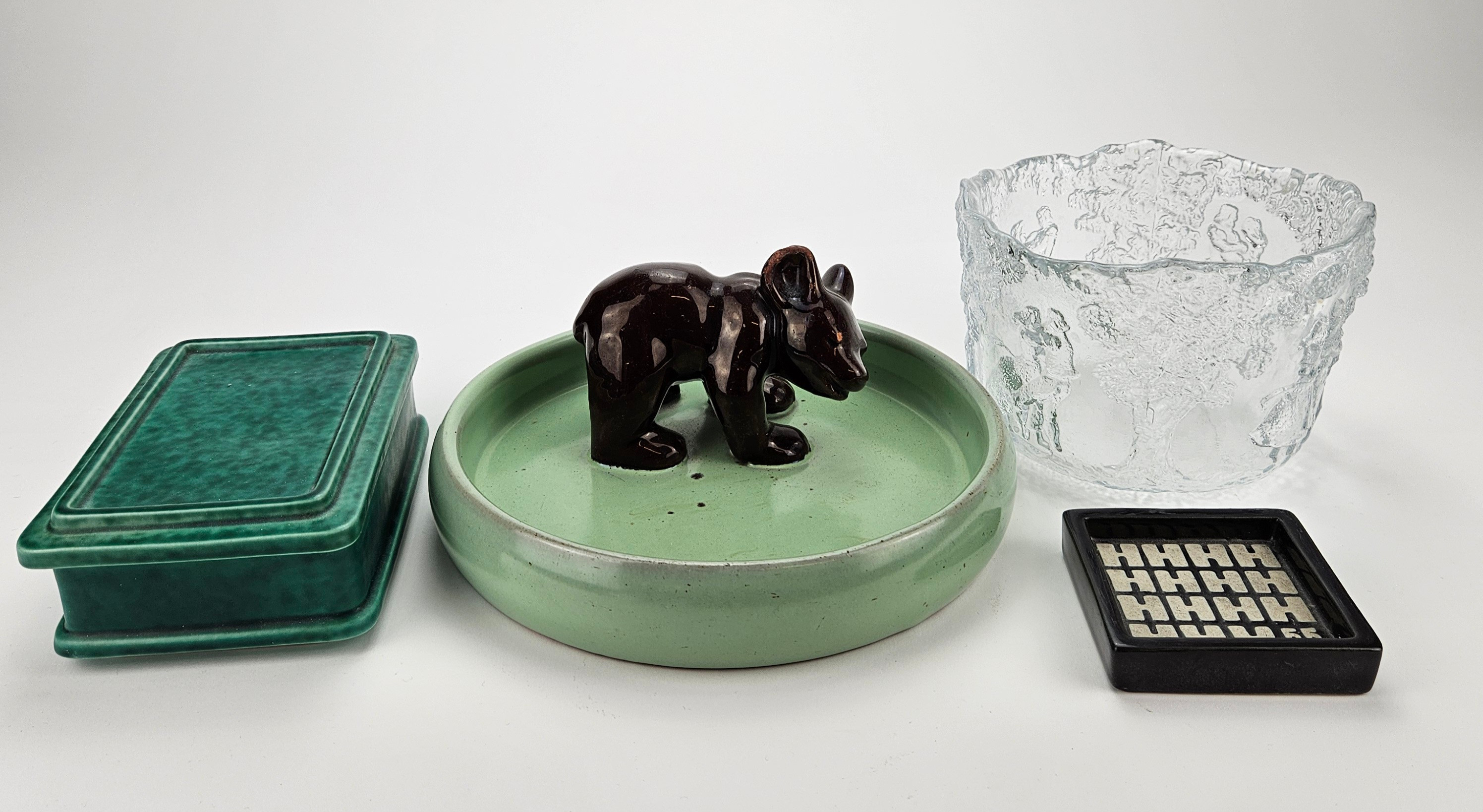 GLAS OCH KERAMIK, 4 delar, bland annat Gustavsberg.