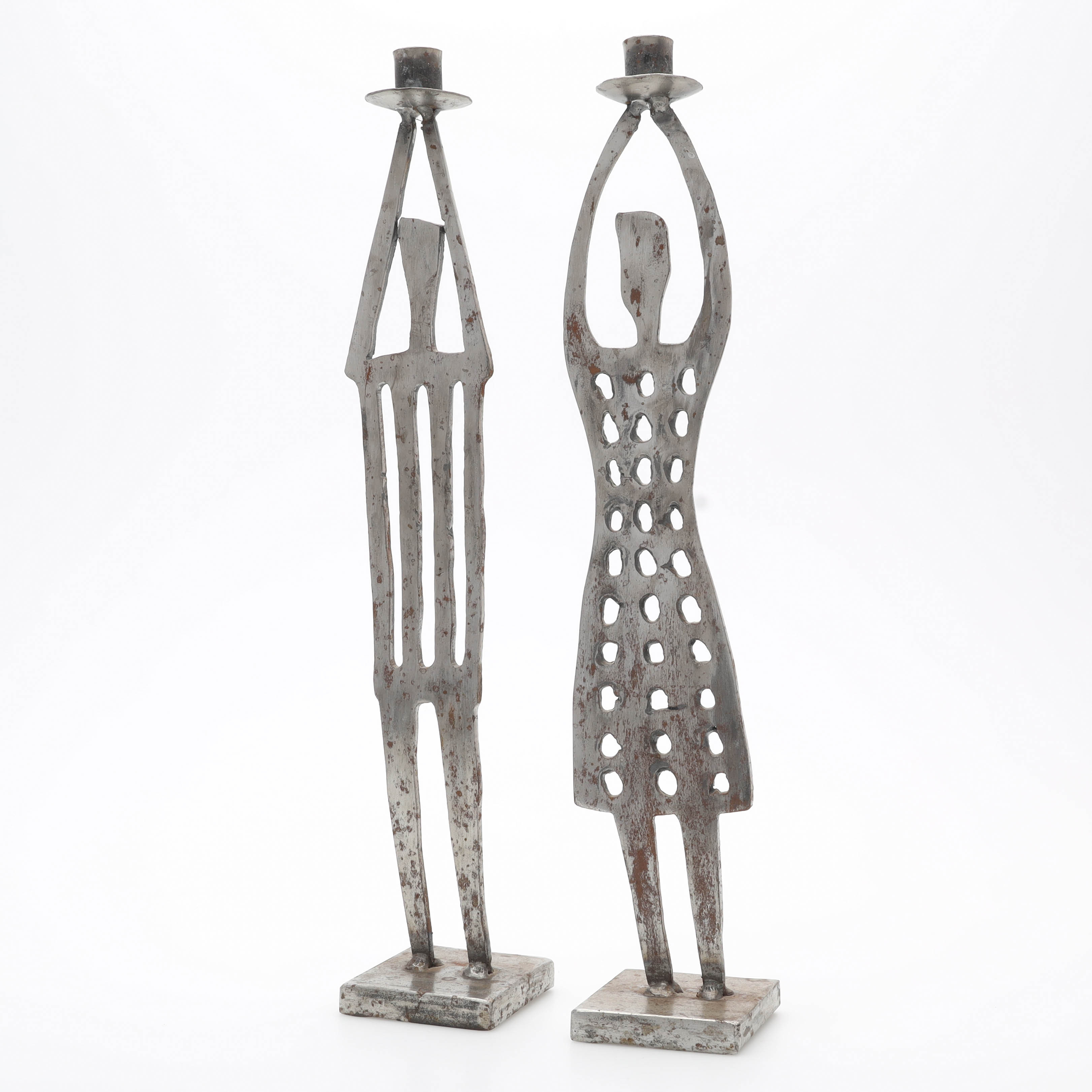 BENGT LINDBERG. Ljusstakar, ett par, järn, gestalt av kvinna & man.