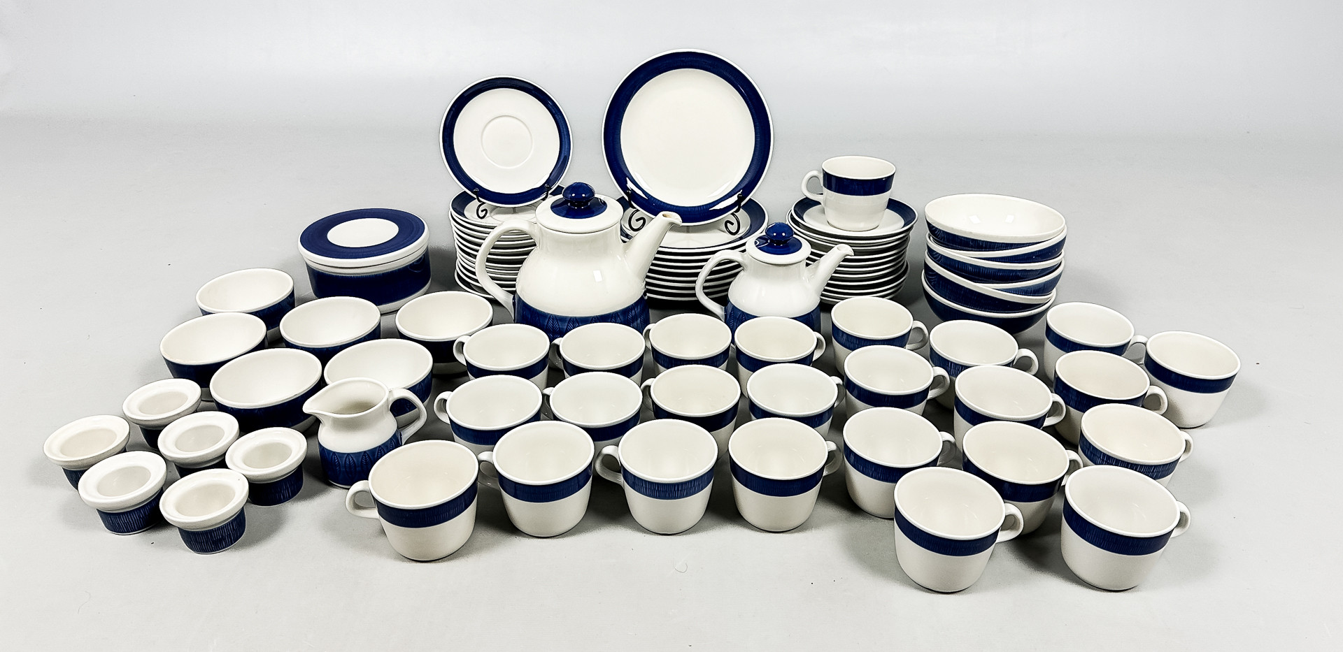 HERTHA BENGTSON. KAFFESERVIS, Porslin, 80 delar, KOKA, Rörstrand.