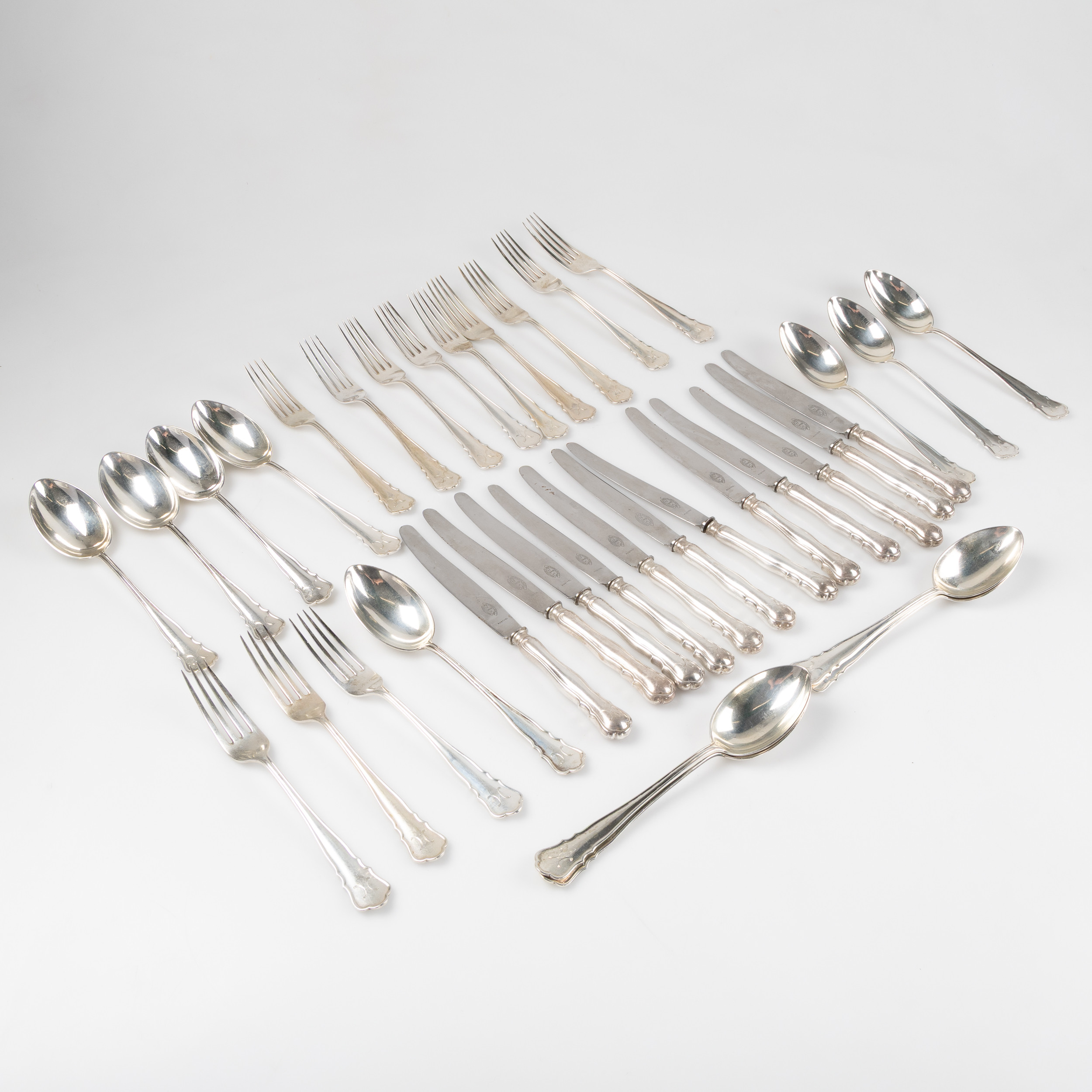 NORDISKA KOMPANIET, STOCKHOLM, Bestickuppsättning i silver, modell "Chippendale", för 12 personer.