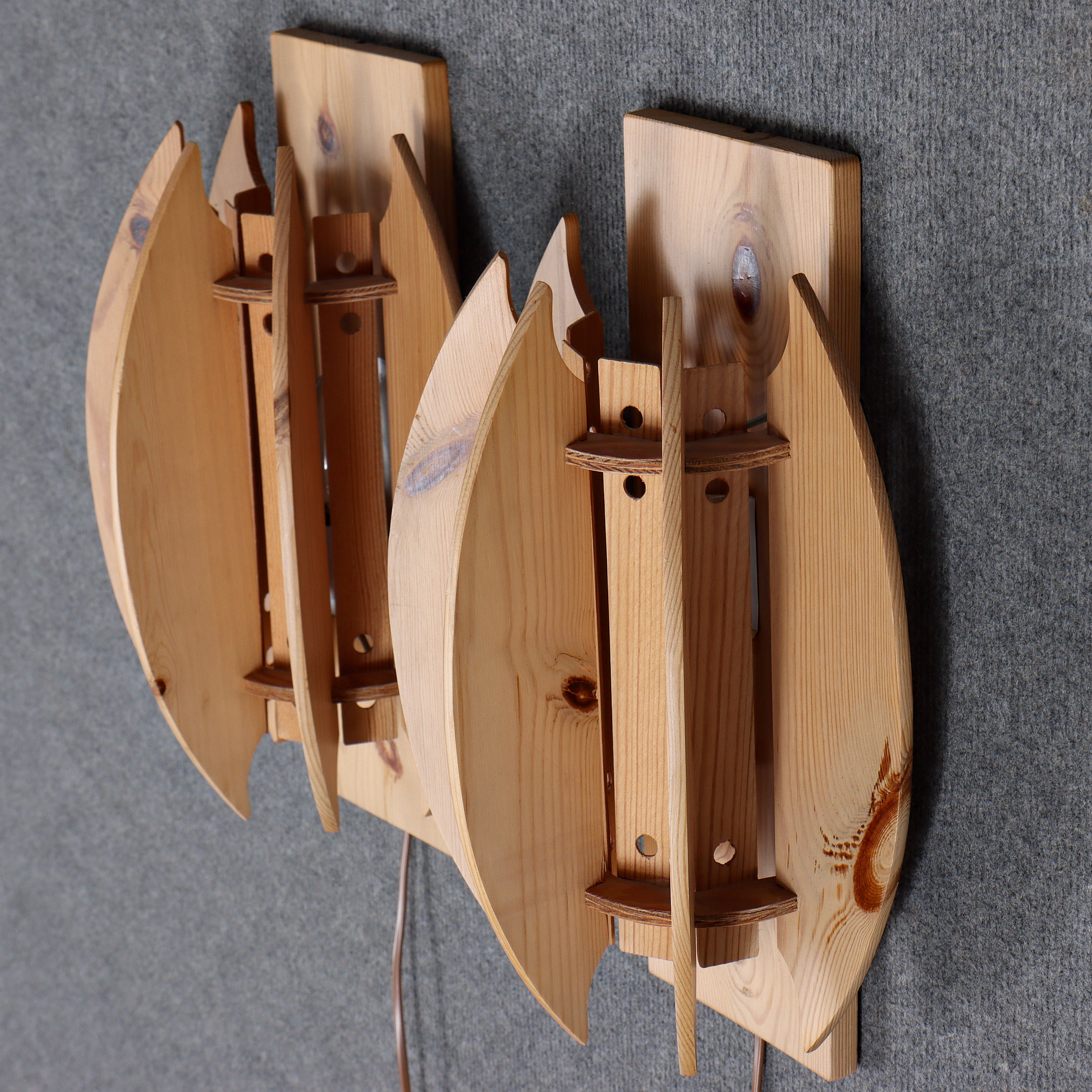 GÖSTA KÄNNGÅRD. VÄGGLAMPOR, FURU, PARET, 1970-TAL, NORDISK PRESENT, ÖSTERSUND.