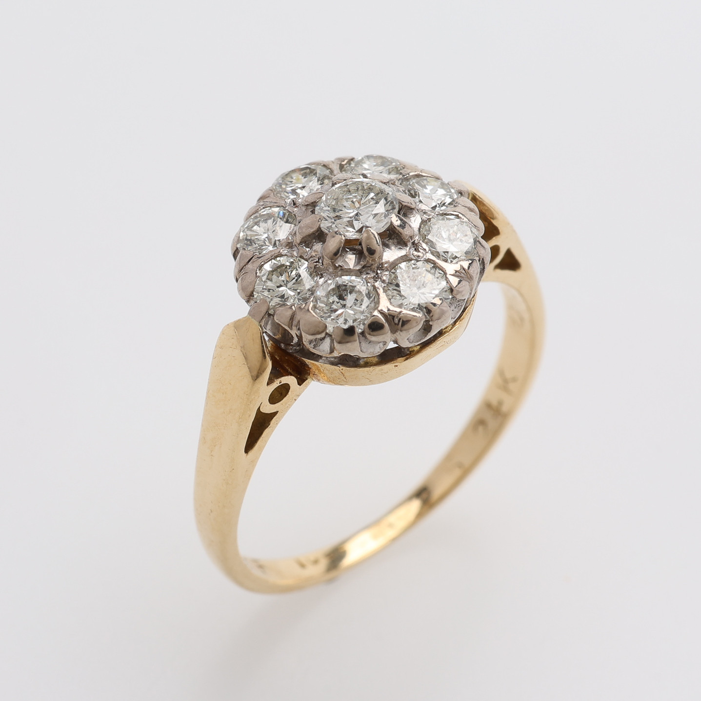 RING, 18K GULD & DIAMANTER OM 0,24 CT ENLIGT GRAVYR, TOTALT Ca. 3,8 g.