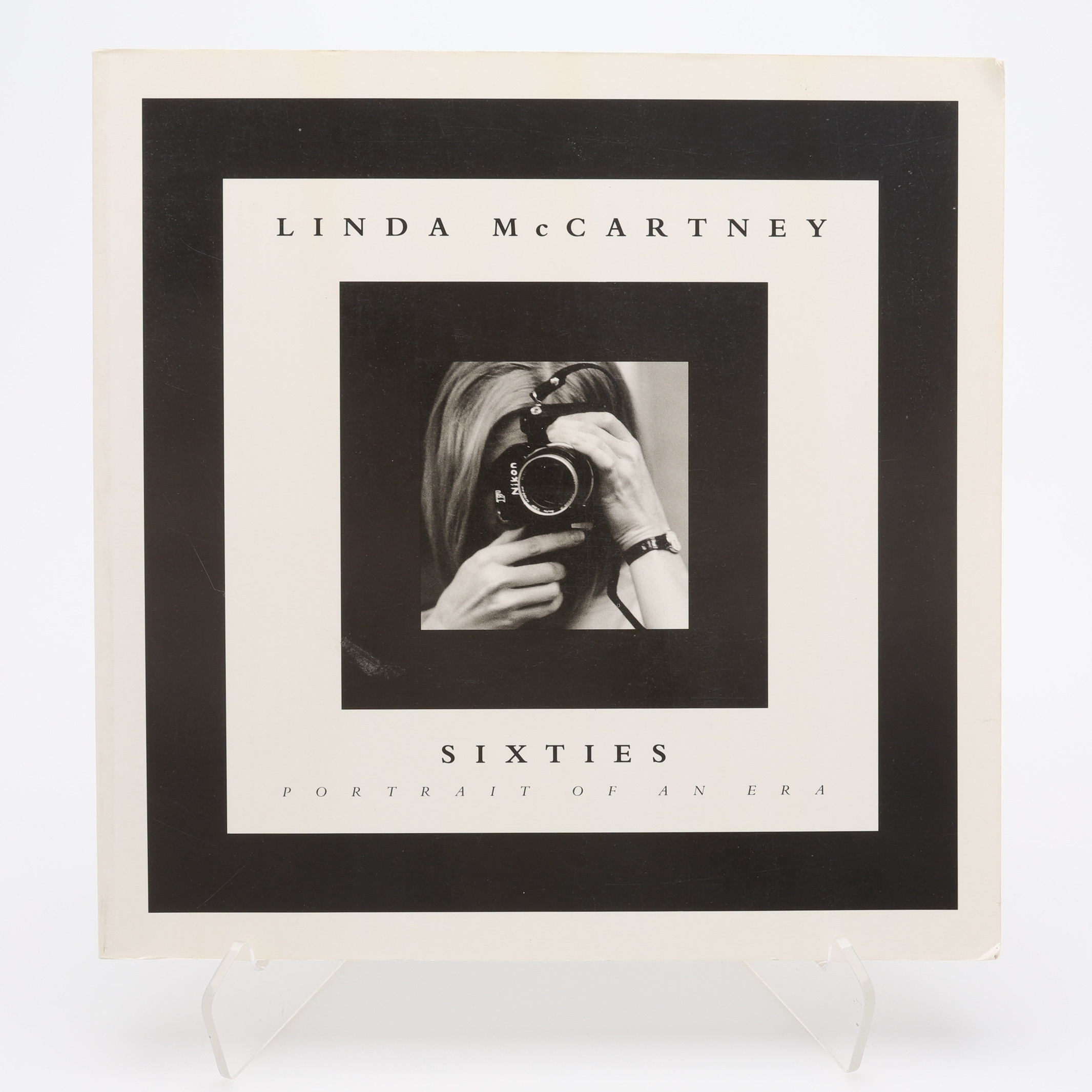 FOTO. DEN AMERIKANSK-BRITTISKE FOTOGRAFEN LINDA MCCARTNEY'S SIXTIES - PORTRAIT OF AN ERA 1993.