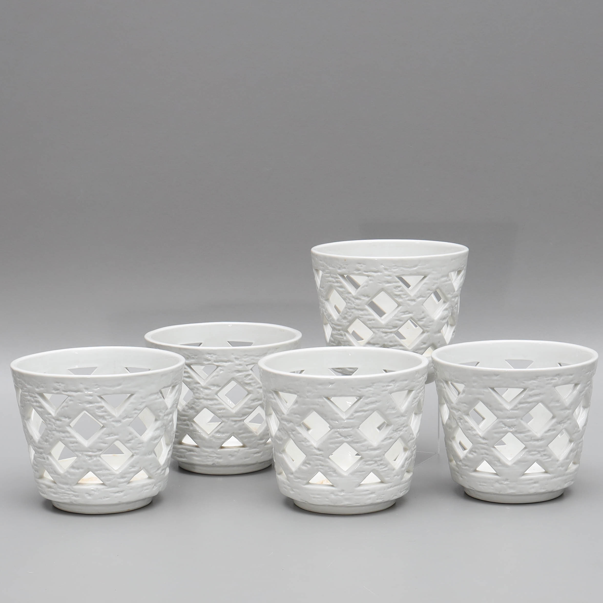 GUNNAR NYLUND. Gallerkrukor, 5 st, chamotterat stengods, Rörstrand.