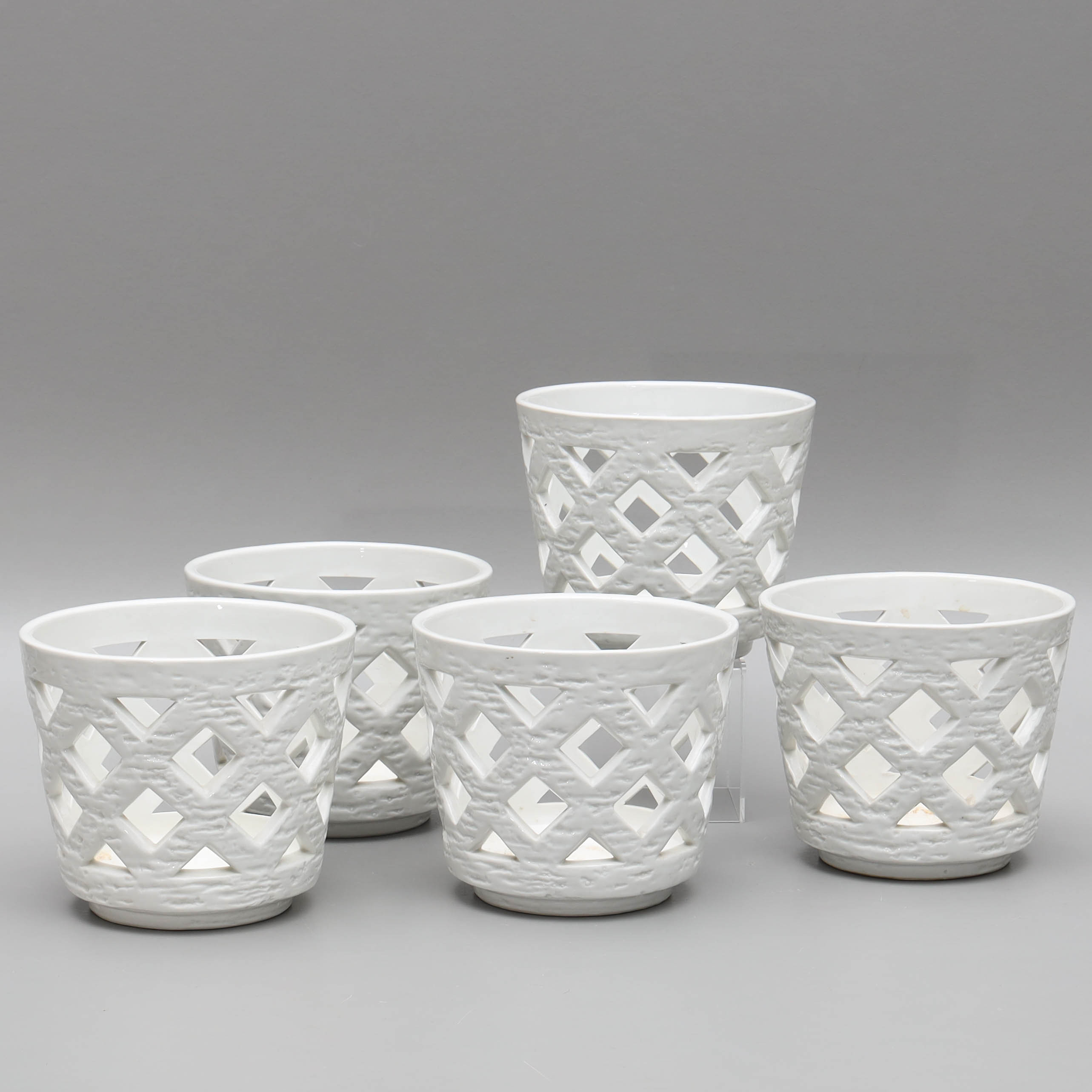 GUNNAR NYLUND. Gallerkrukor, 5 st, chamotterat stengods, Rörstrand.