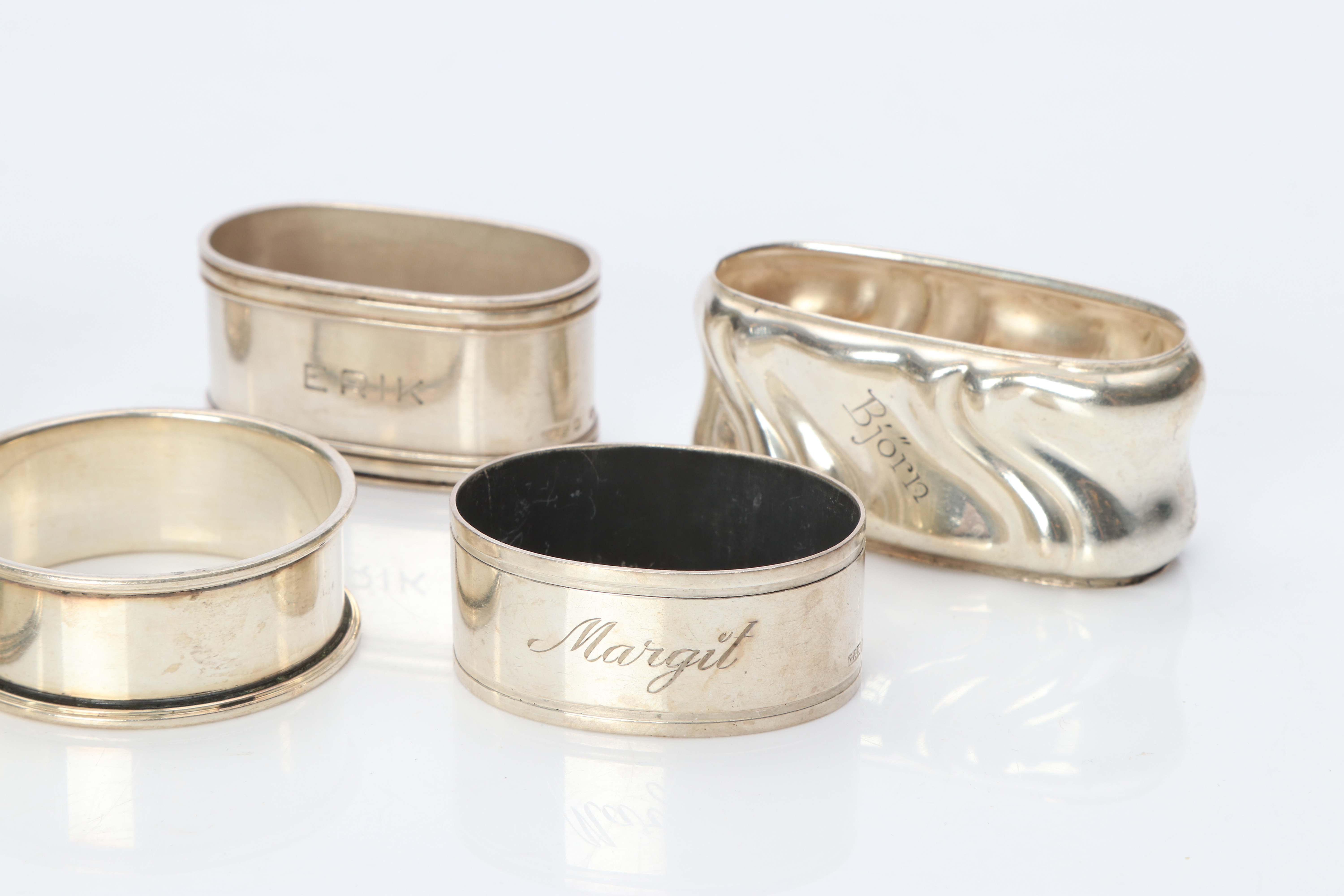 SERVETTRINGAR, ÅTTA ST. Silver. 1900-tal. Vikt ca 180 gram.