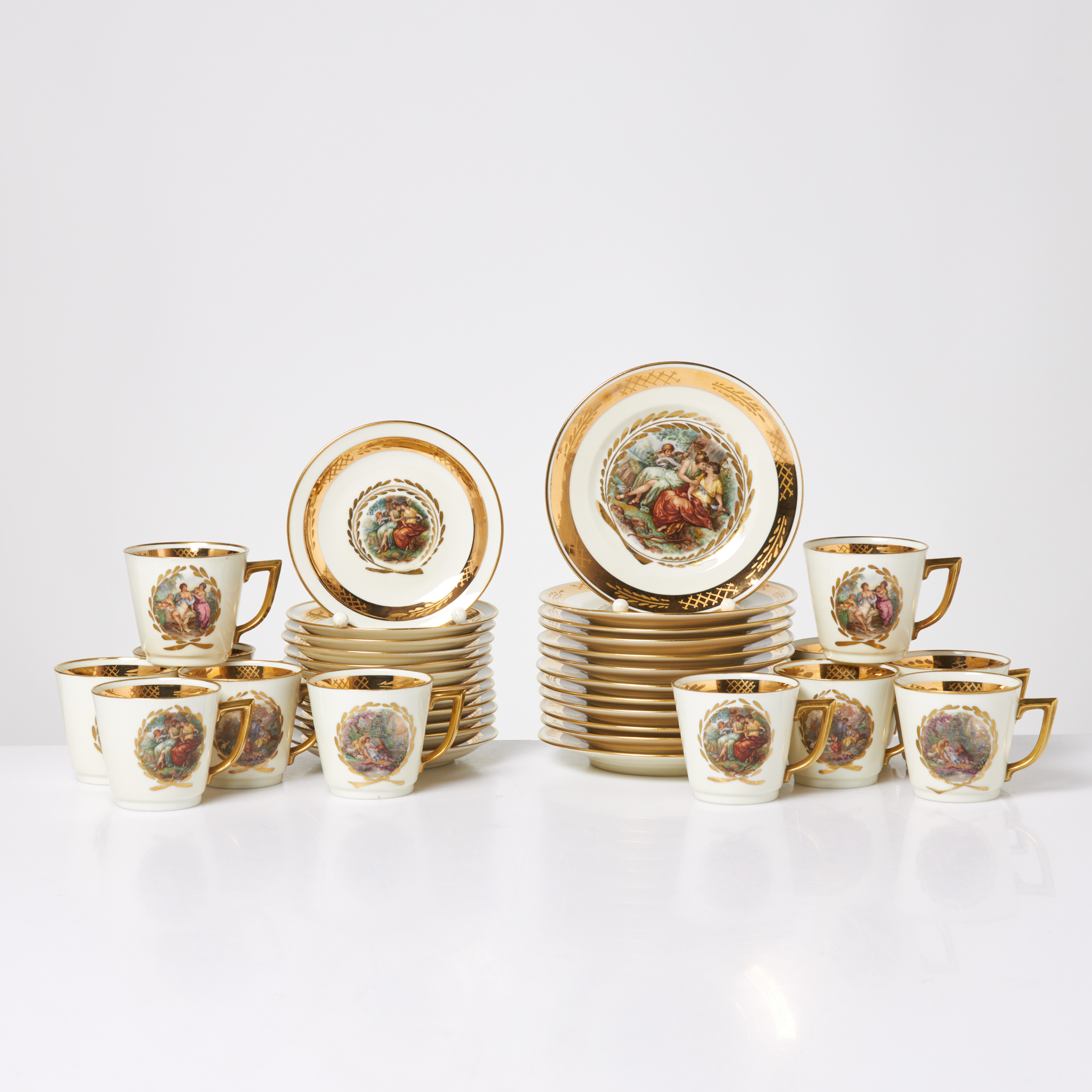 KAFFESERVISDELAR, 24 dlr, porslin, figural dekor samt gulddekor, Royal Copenhagen.