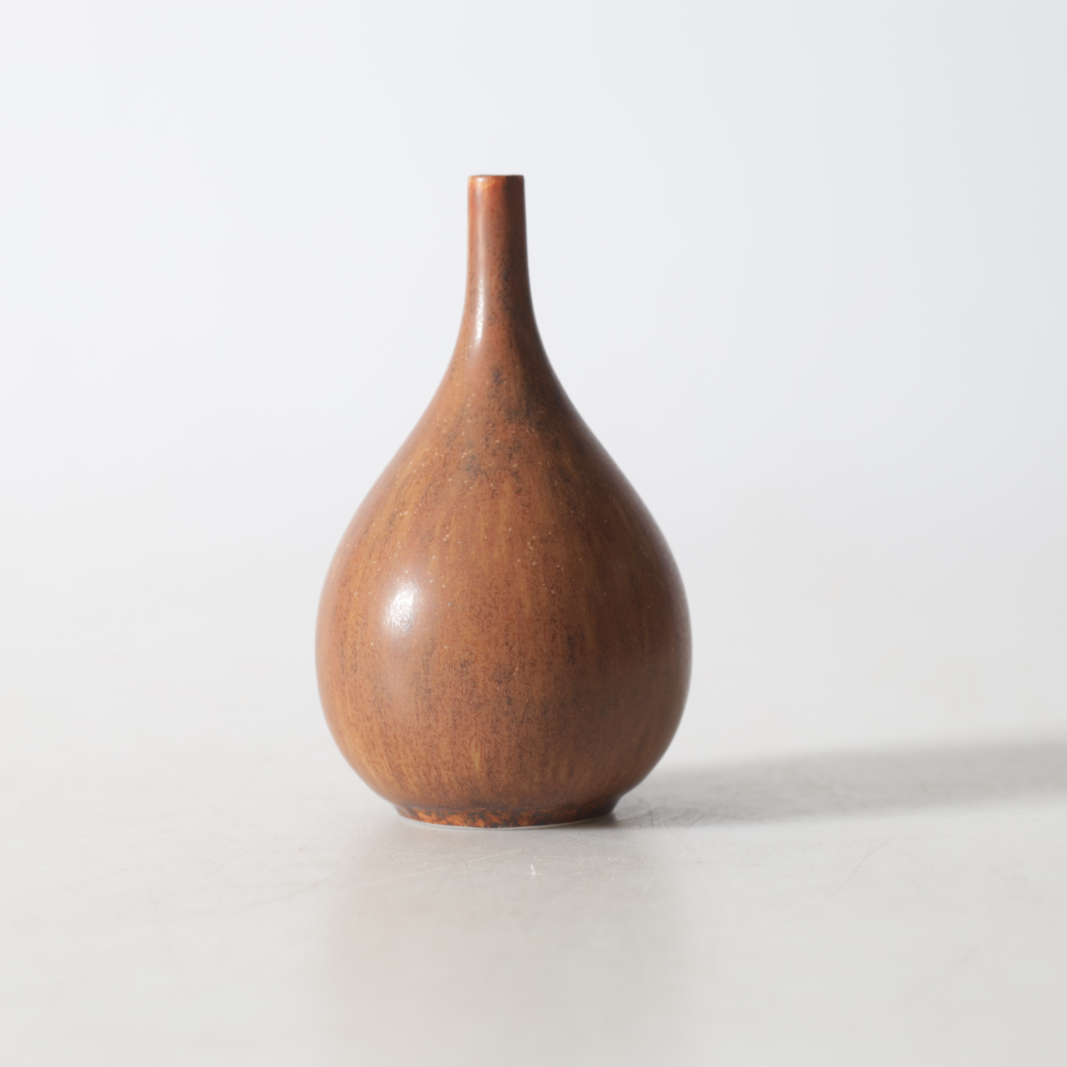 CARL HARRY STÅLHANE. Vas, stengods, harpälsglasyr, Rörstrand, signerad.