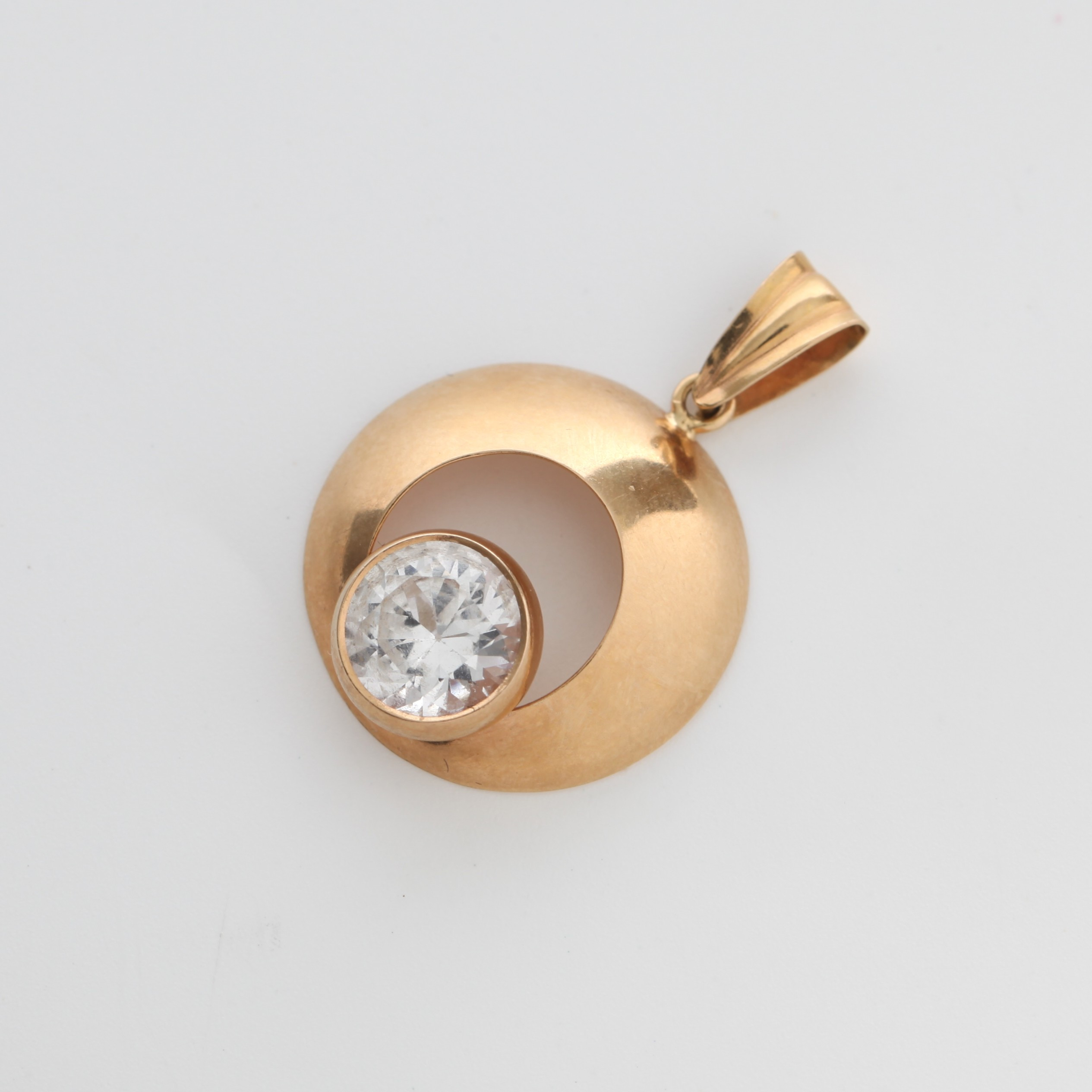 HÄNGE MED VIT STEN, 18K guld, Svedboms, 1975.