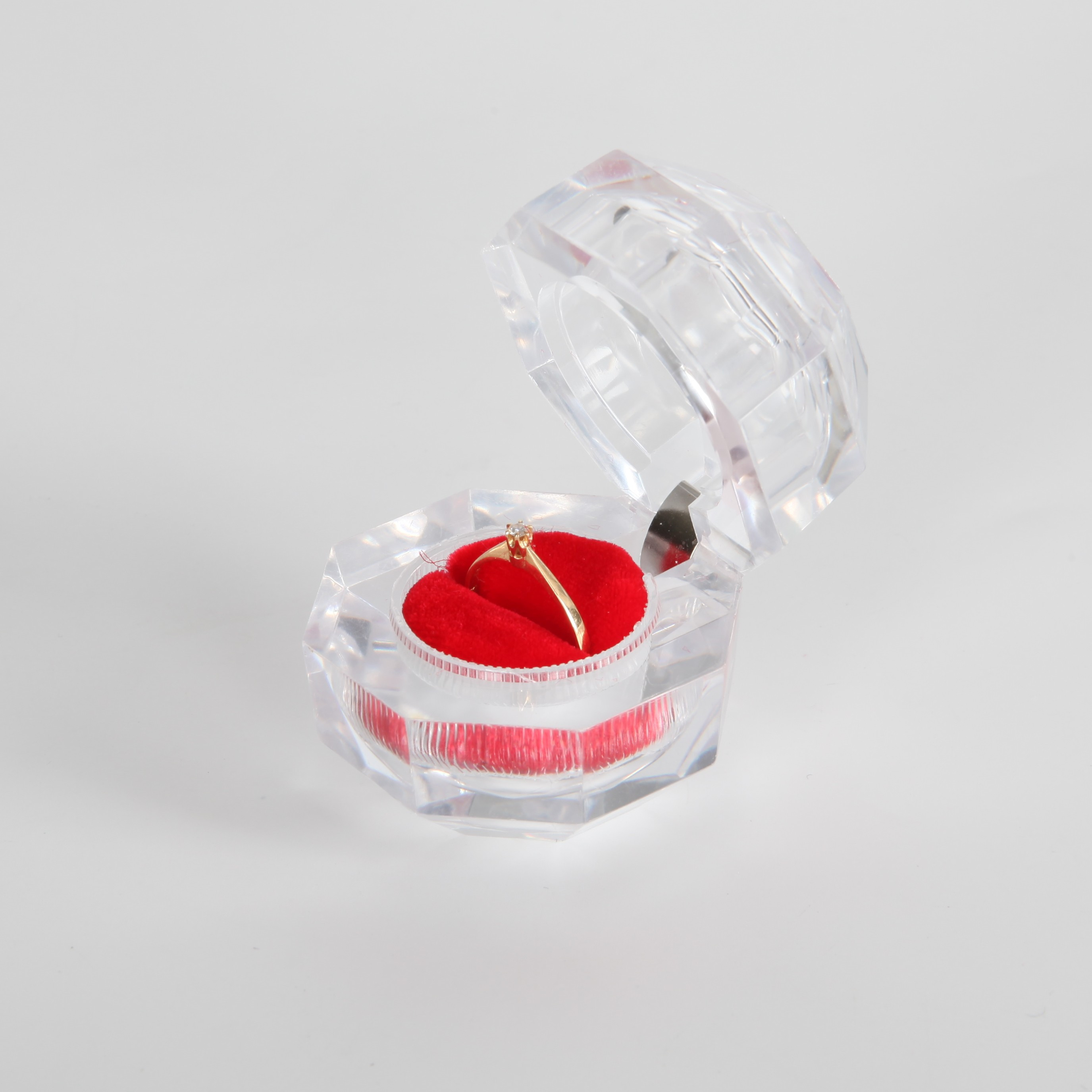 ENSTENSRING MED BRILJANT 0.05ct, 18K guld, 1982.