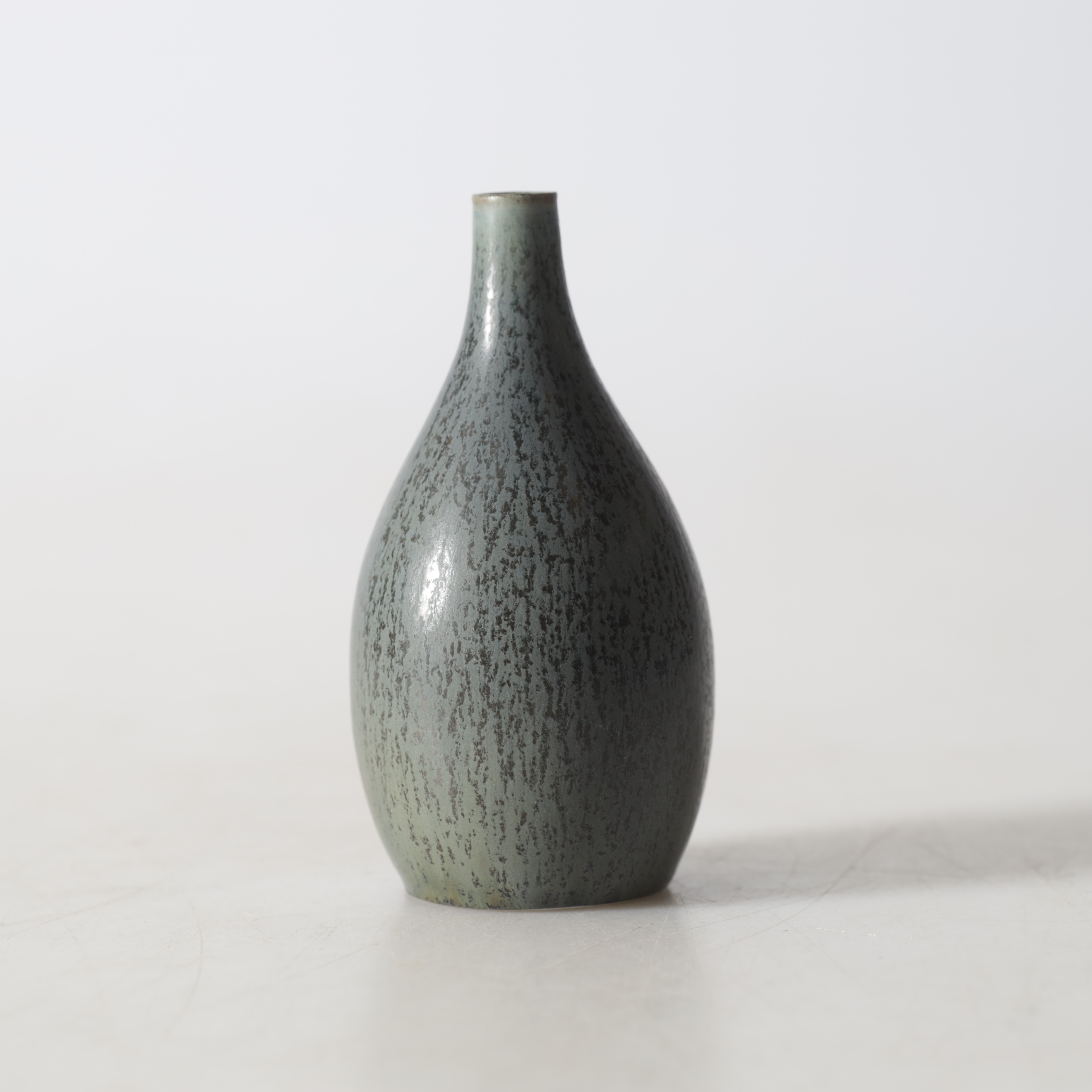 CARL HARRY STÅLHANE. Vas, stengods, harpälsglasyr, Rörstrand, signerad.