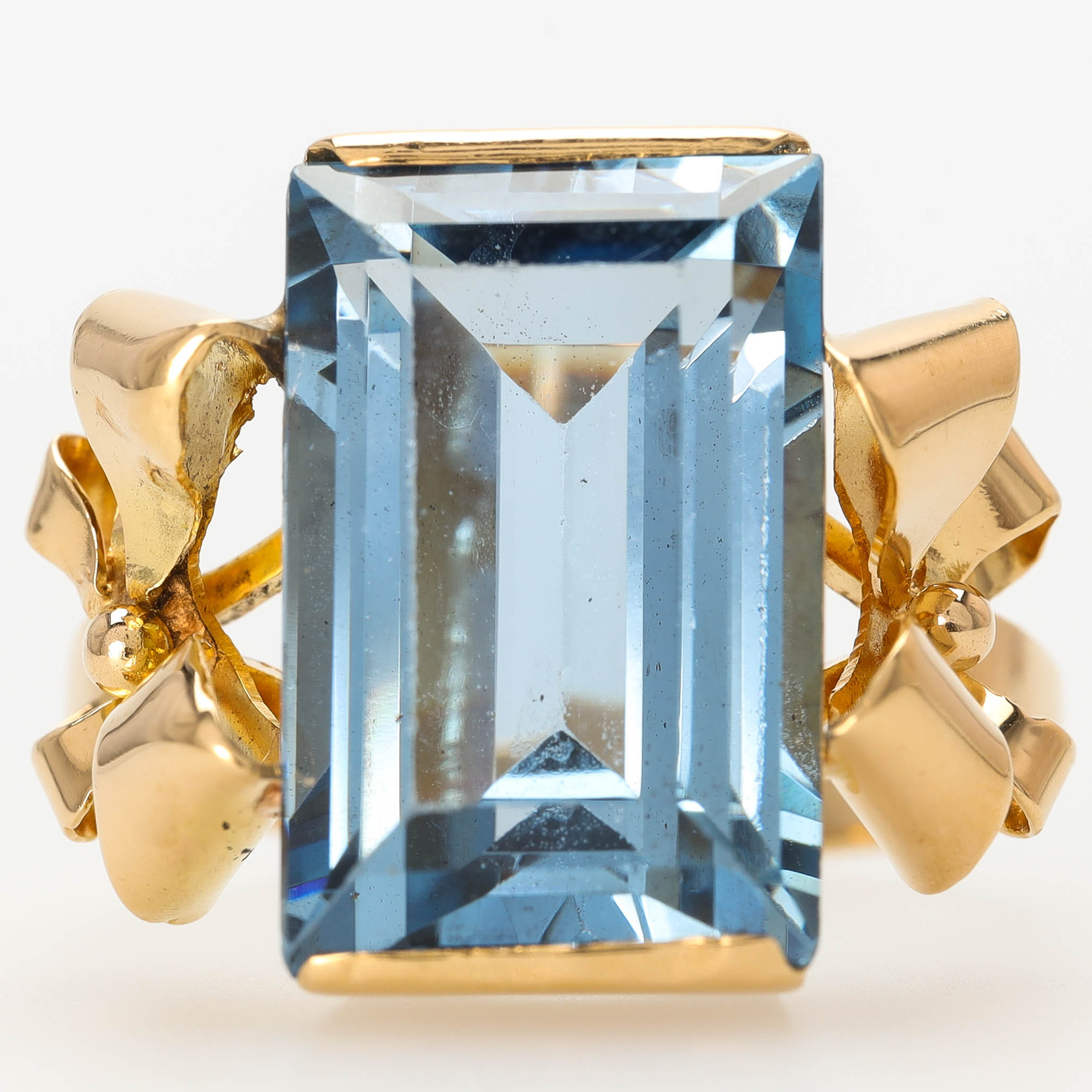 RING, 18 k guld, Wilhelm Harbeck, Stockholm 1946.