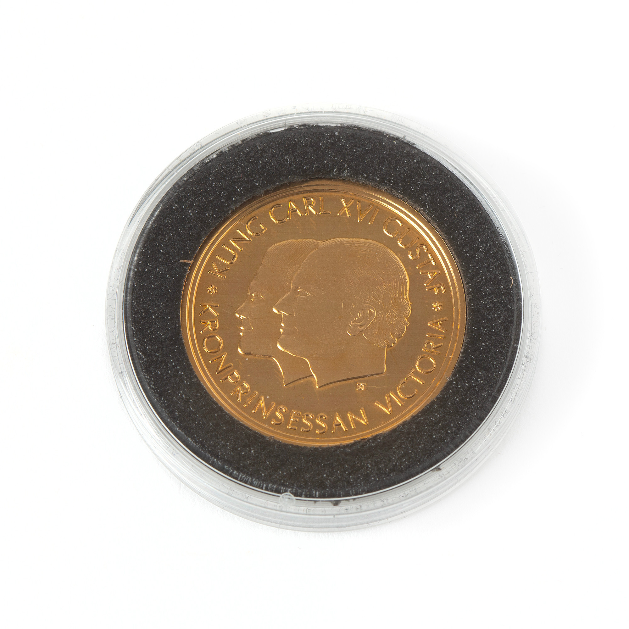 MYNT, 21,6K guld, Kung Carl XIV Gustaf Kronprinsessan Victoria, Milleniumskiftet 1999 - 2000.