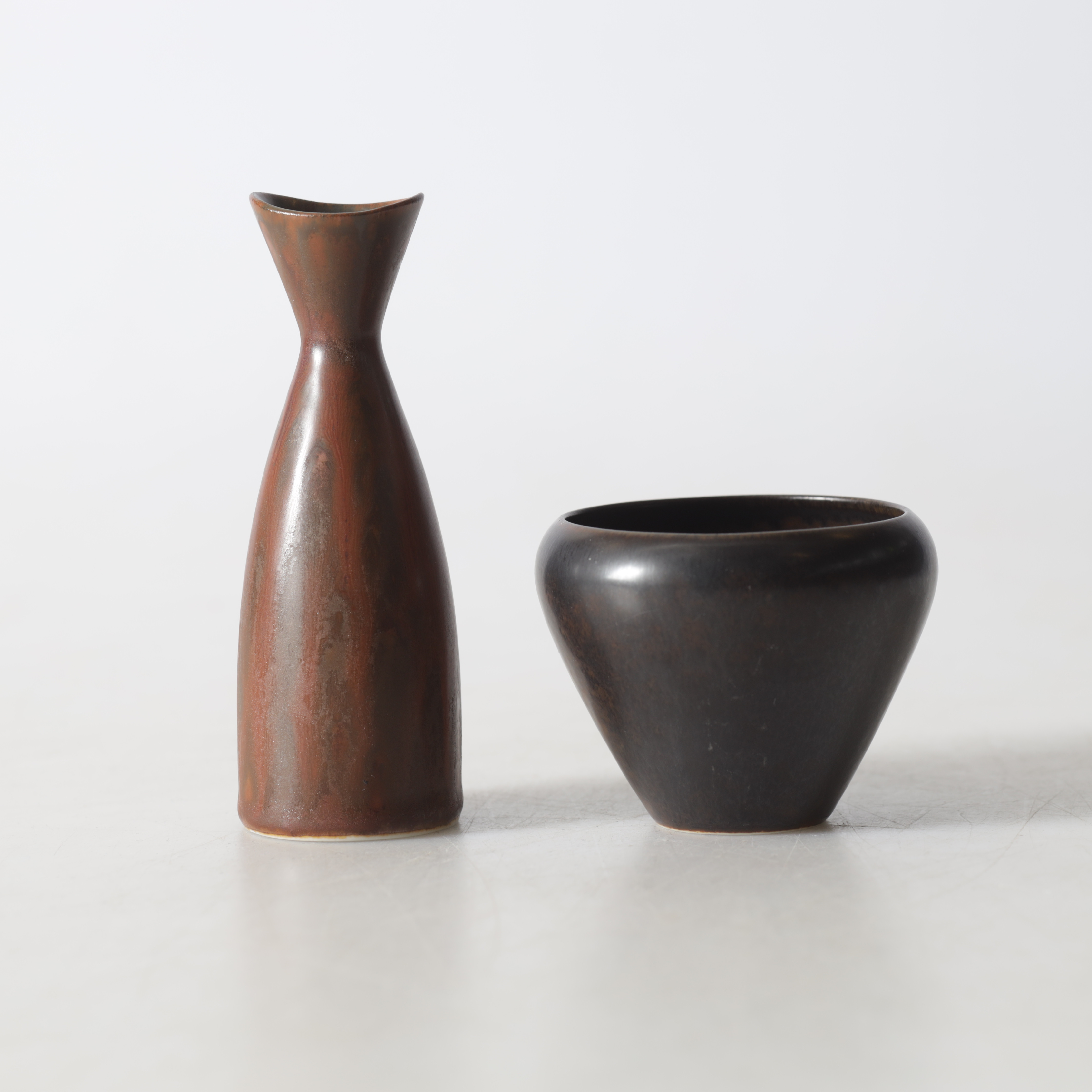 CARL HARRY STÅLHANE. Vas, samt skål, glaserat stengods, Rörstrand, signerade.