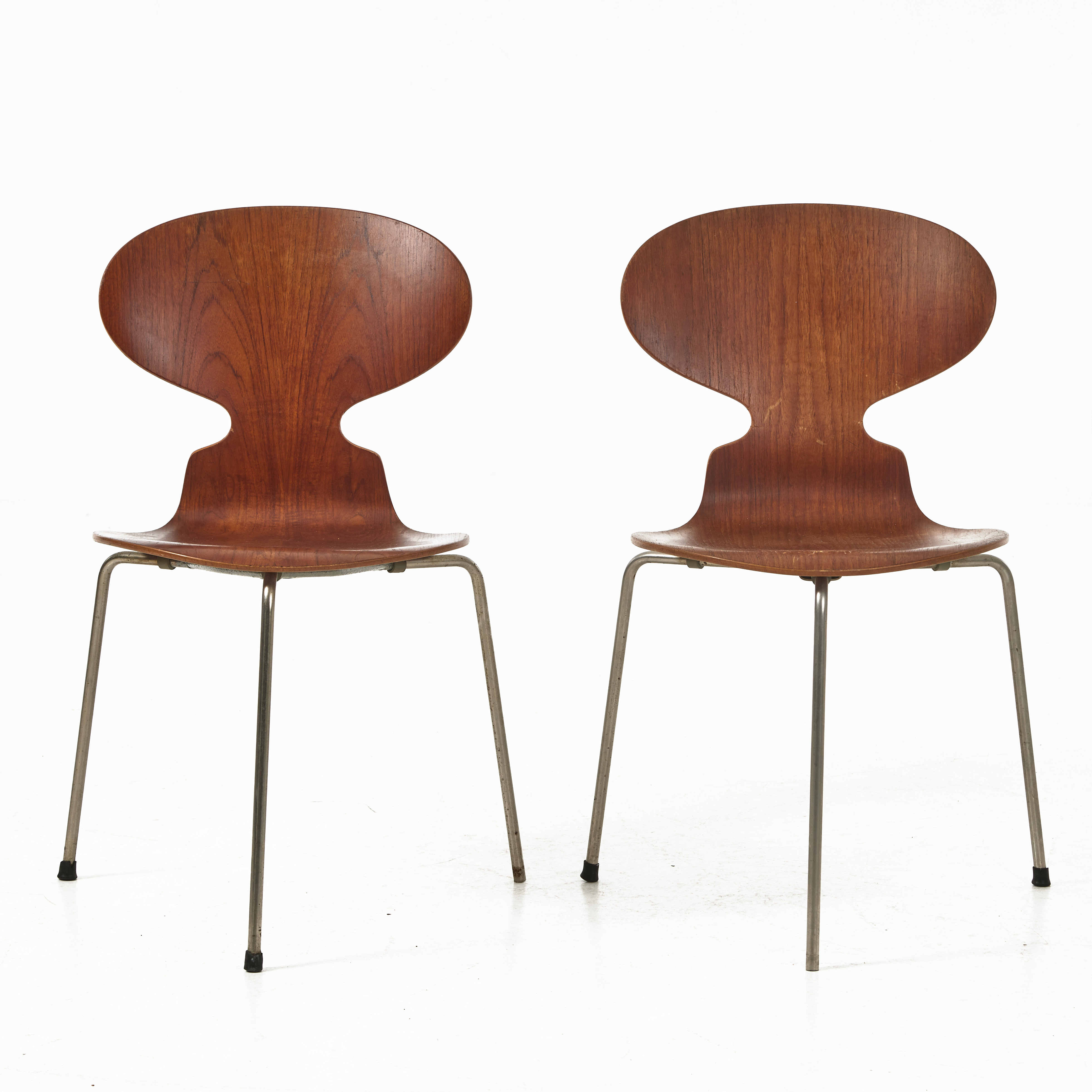 ARNE JACOBSEN. Stolar, 2 st, "Myran", Fritz Hansen, Danmark.