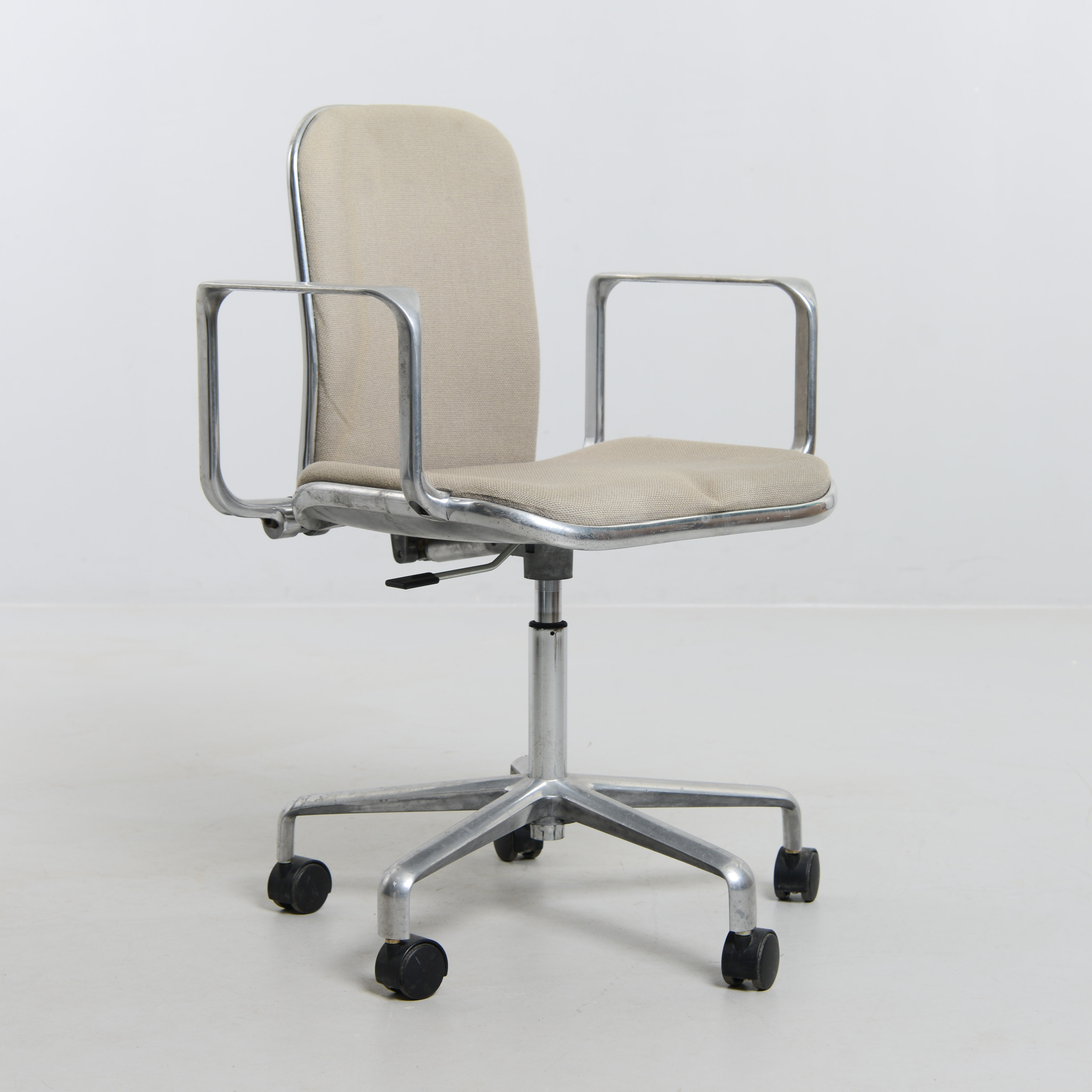 FREDERICK SCOTT. Konstorsstol, "Supporto", Hille, England.