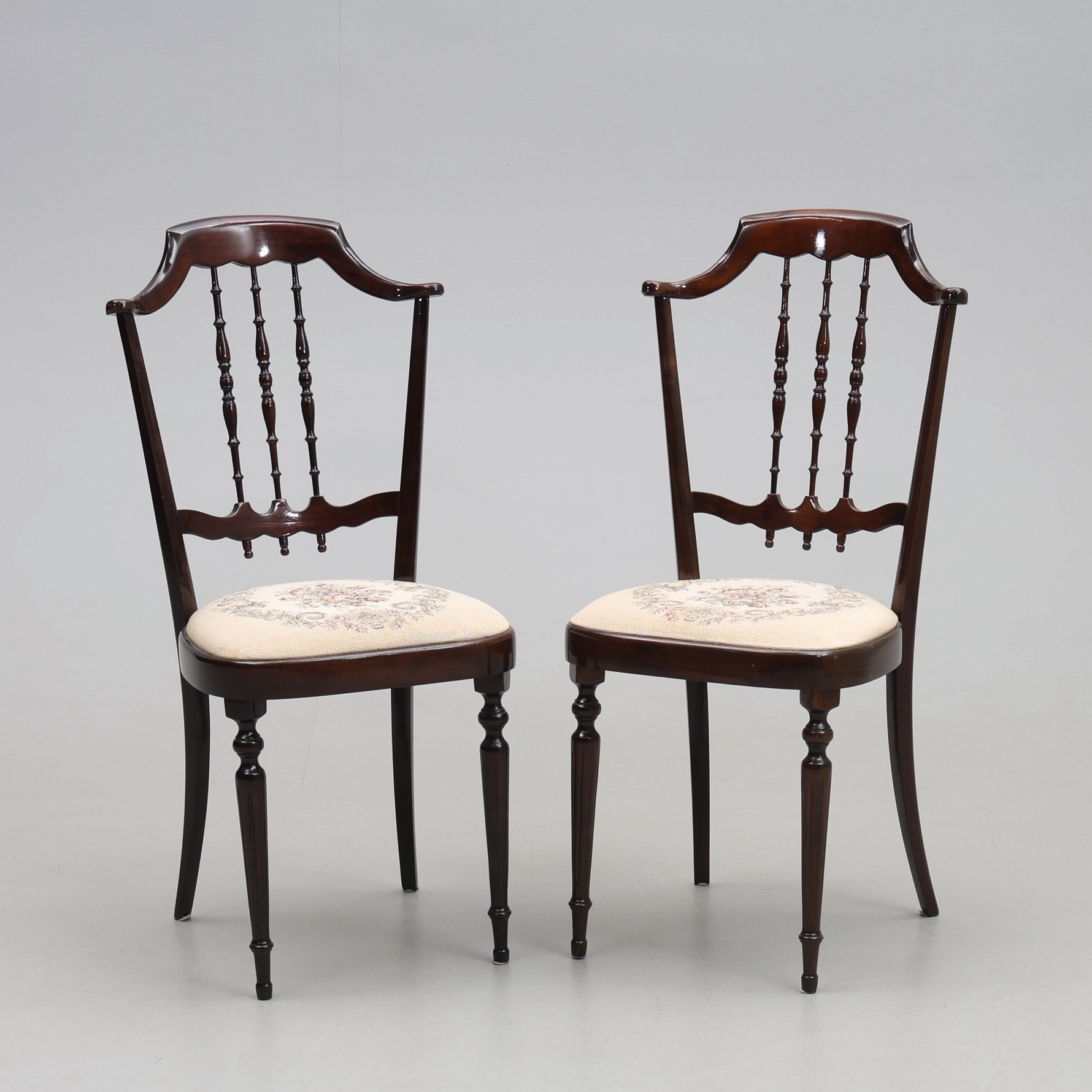 STOLAR. 2 st, Napoleon III-stolar, mahogny.